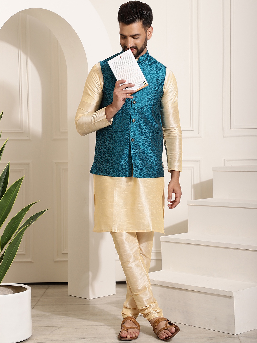 

SOJANYA Men Golden & Teal Green Kurta with Churidar And Nehru Jacket, Gold