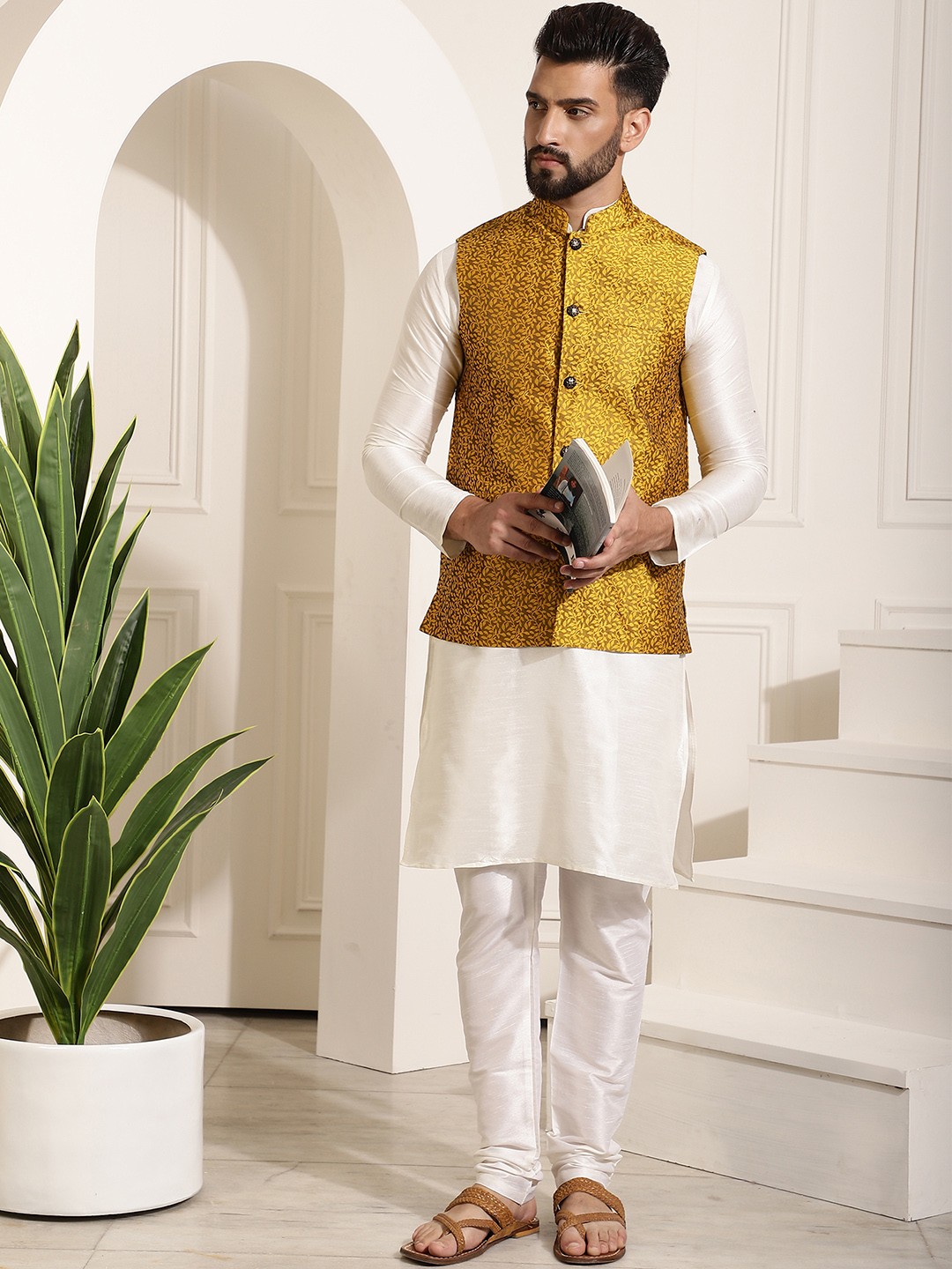 

SOJANYA Men Off White Floral Kurta with Churidar & Nehru Jacket