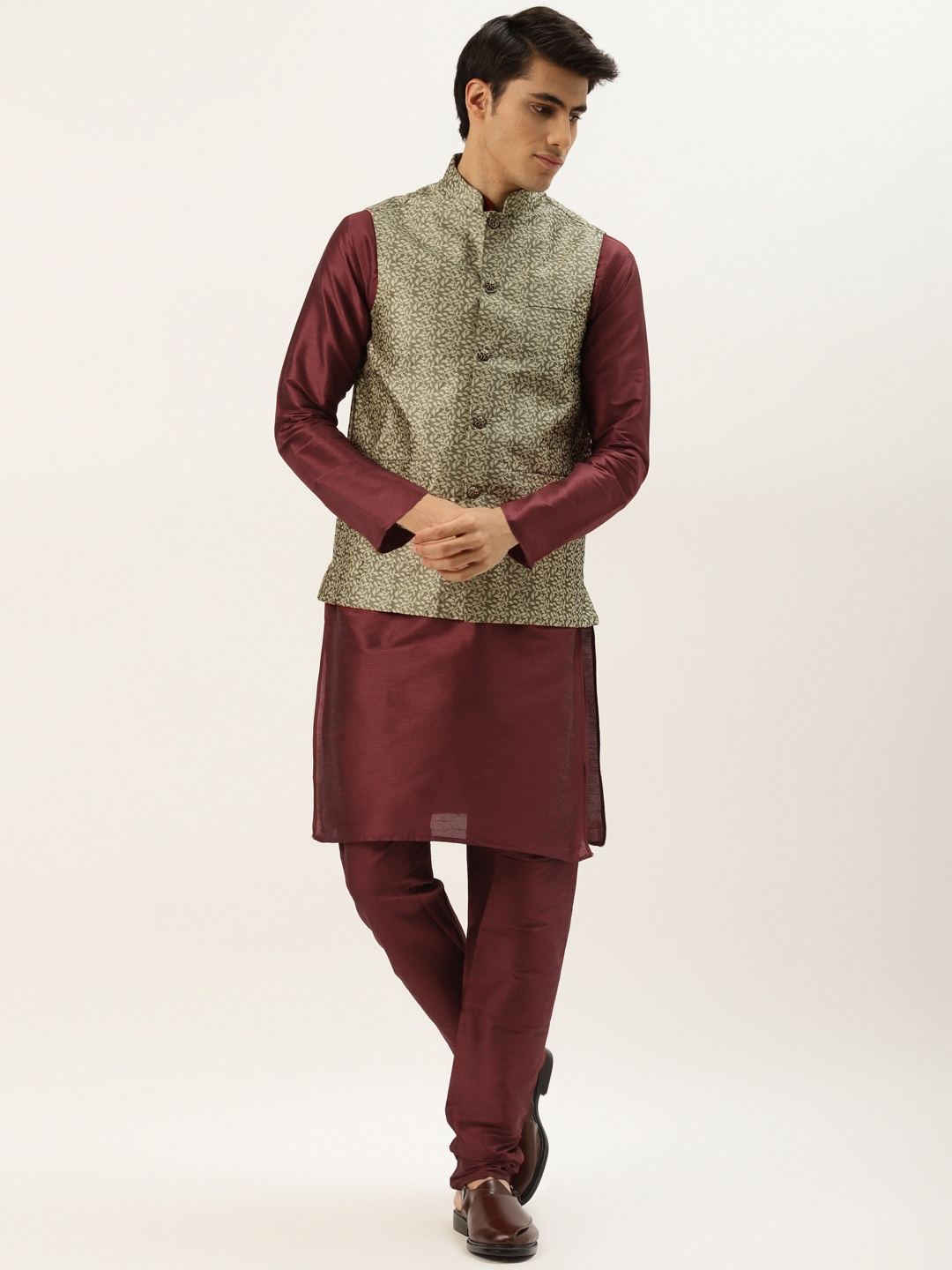 

SOJANYA Men Maroon & Olive Green Jacquard Woven Design Kurta with Churidar & Nehru Jacket