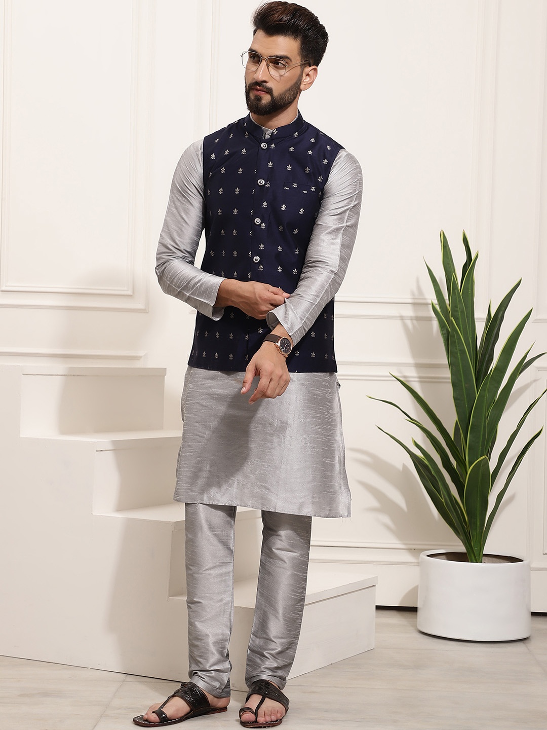 

SOJANYA Men Grey & Black Self-Design Kurta with Churidar & Nehru Jacket