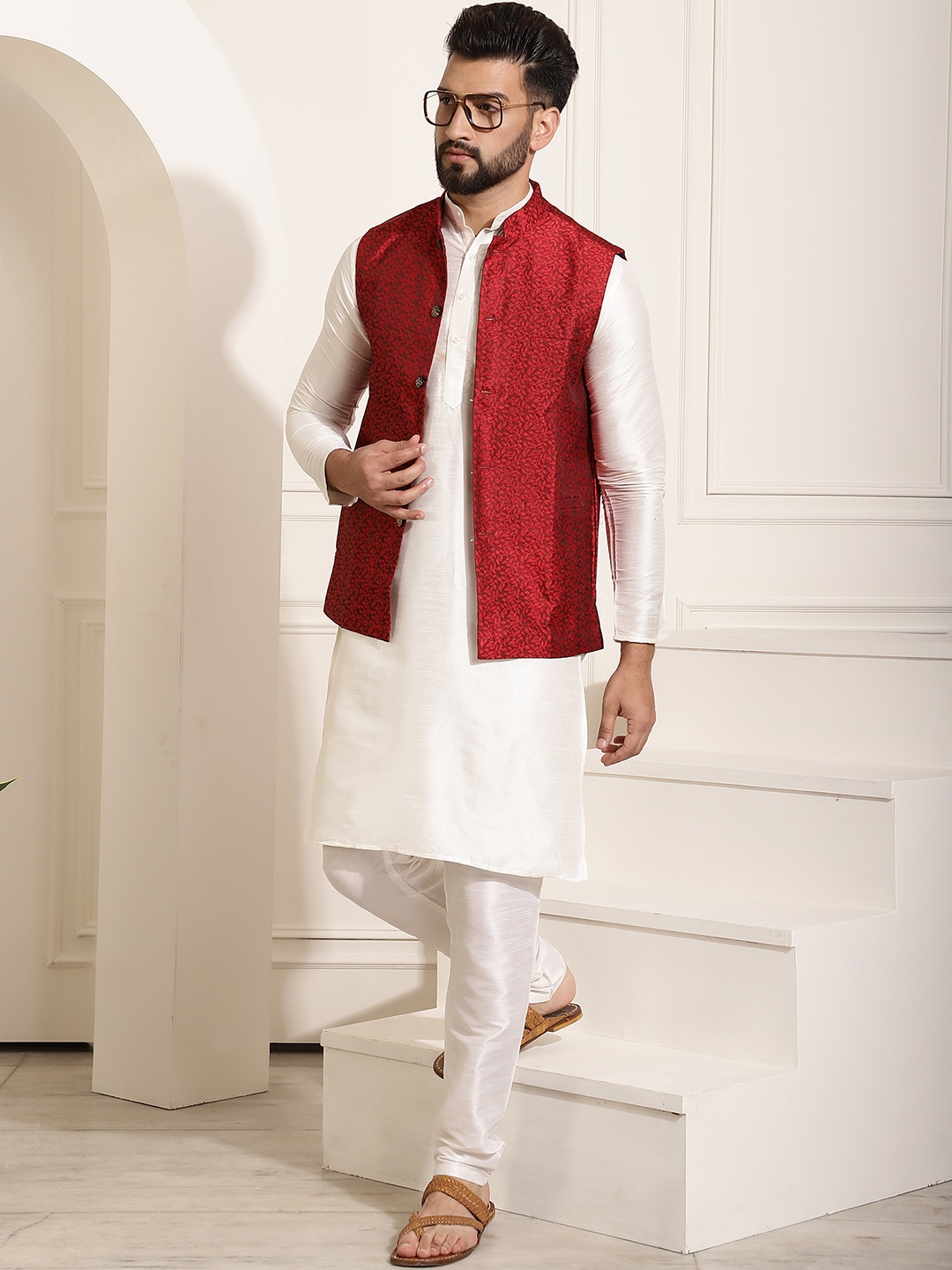 

SOJANYA Men Off White Kurta with Churidar & Nehru Jacket