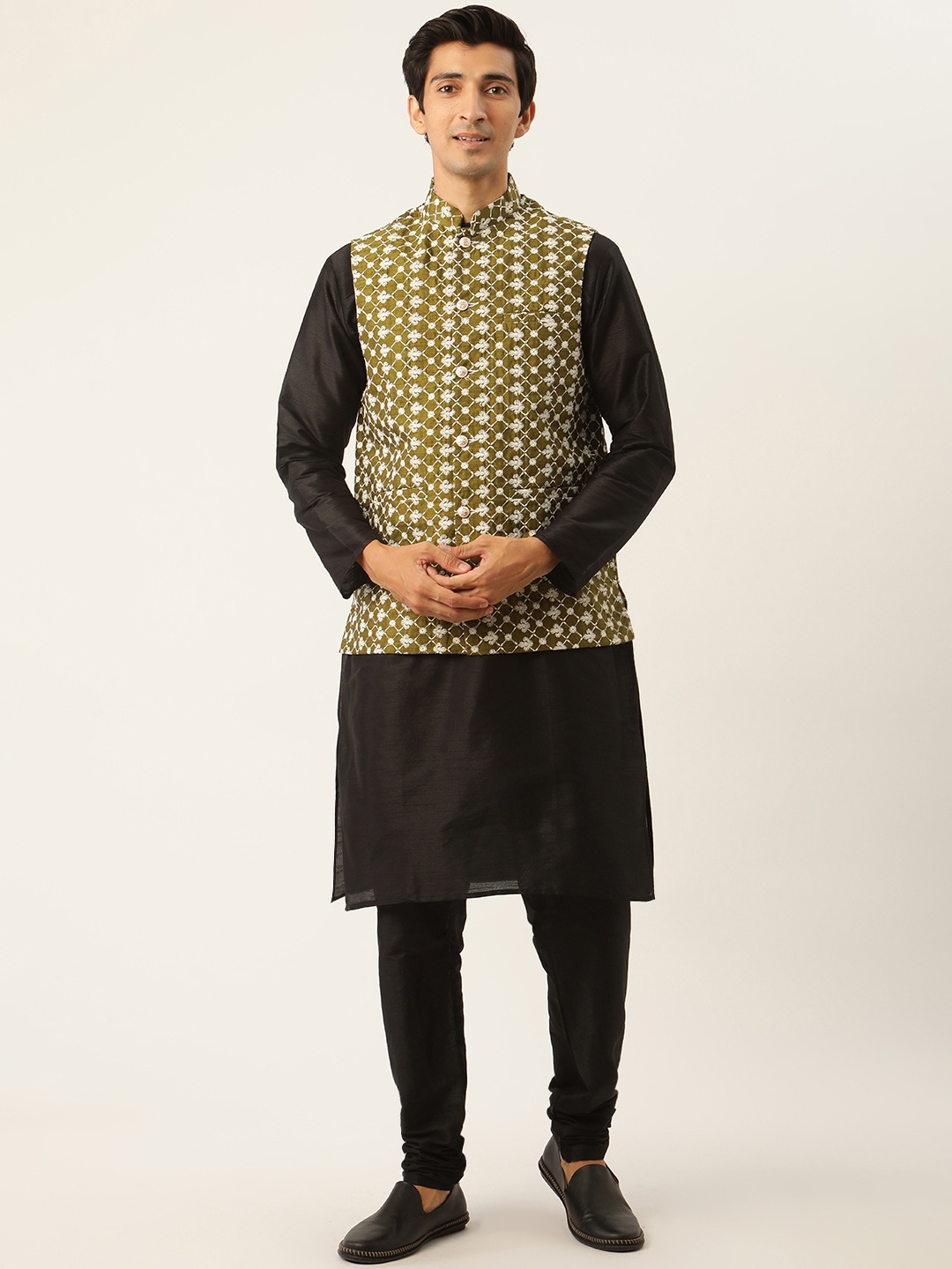 

SOJANYA Men Black Solid Kurta with Churidar & Nehru Jacket