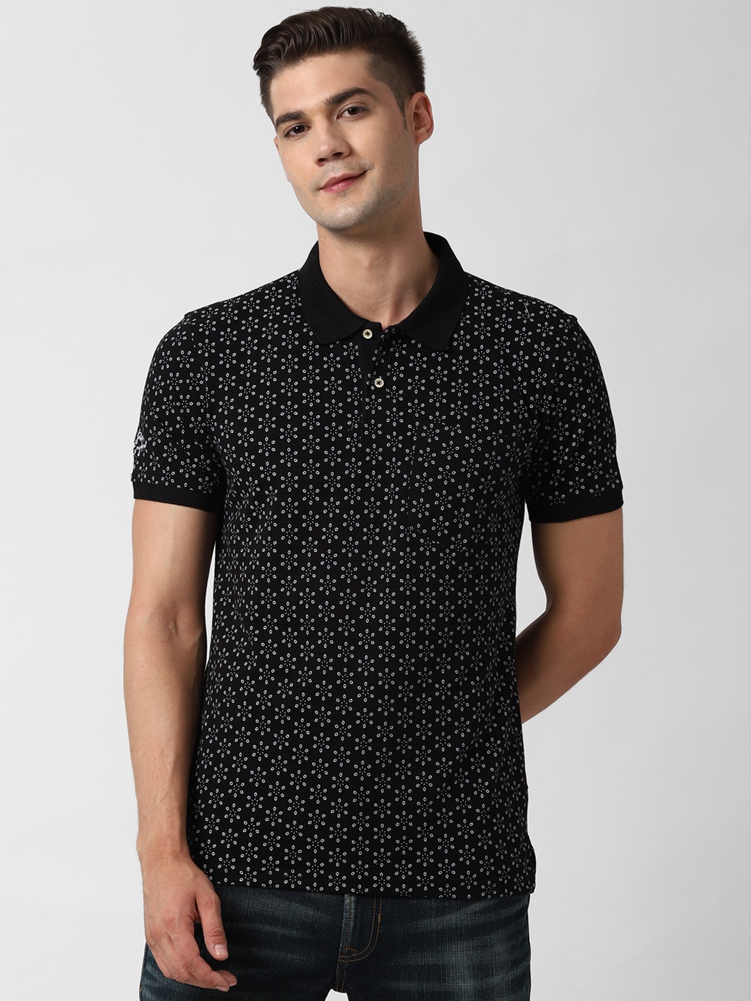 

Peter England Casuals Men Black & White Floral Printed Polo Collar T-shirt