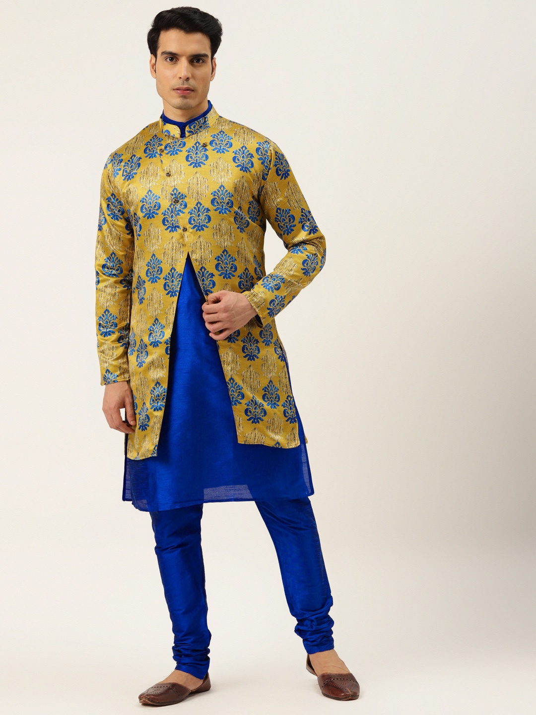 

SOJANYA Men Blue & Green Solid Kurta with Churidar & Jacket