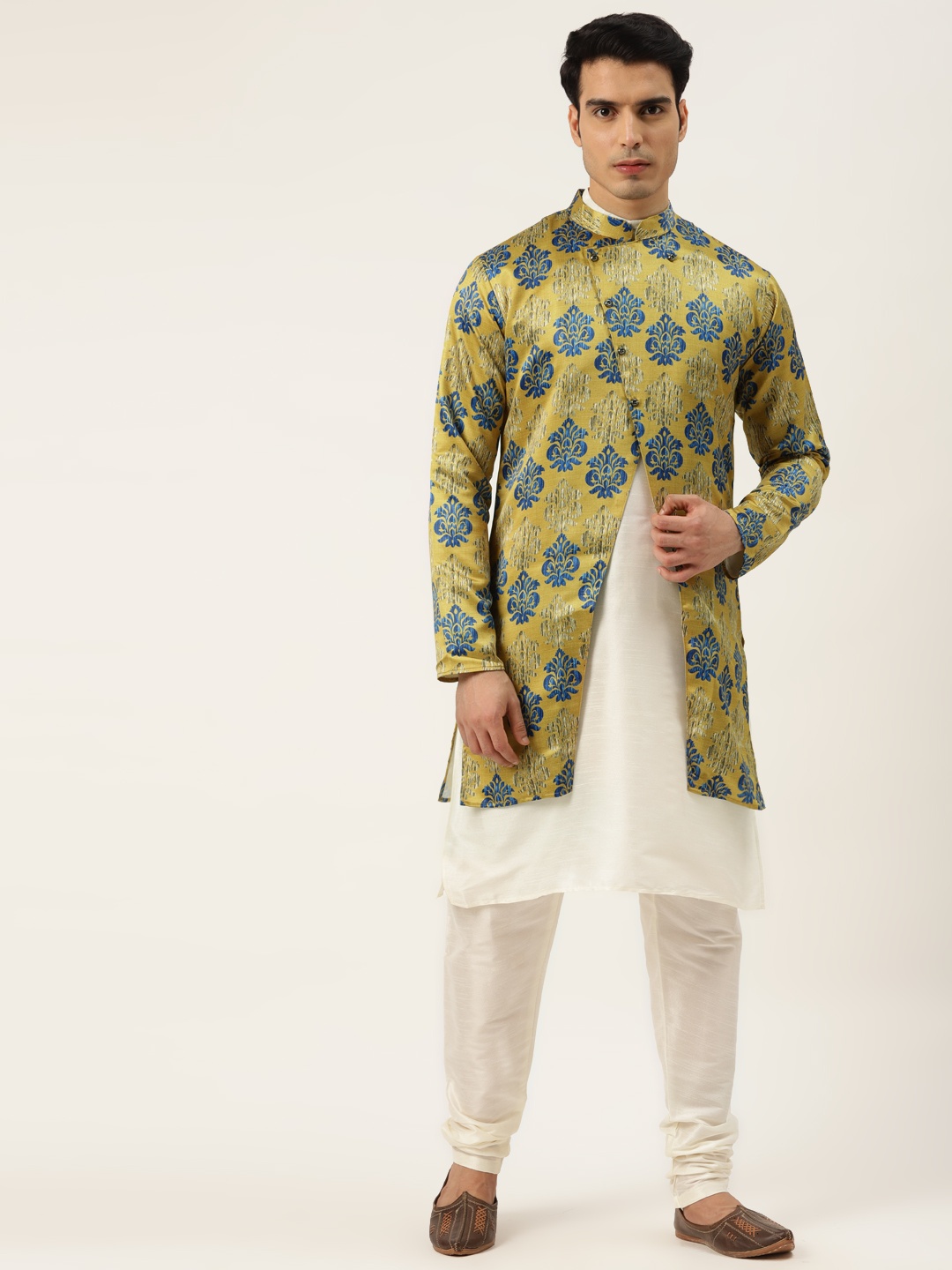 

SOJANYA Men Off White Solid Kurta with Churidar & Jacket