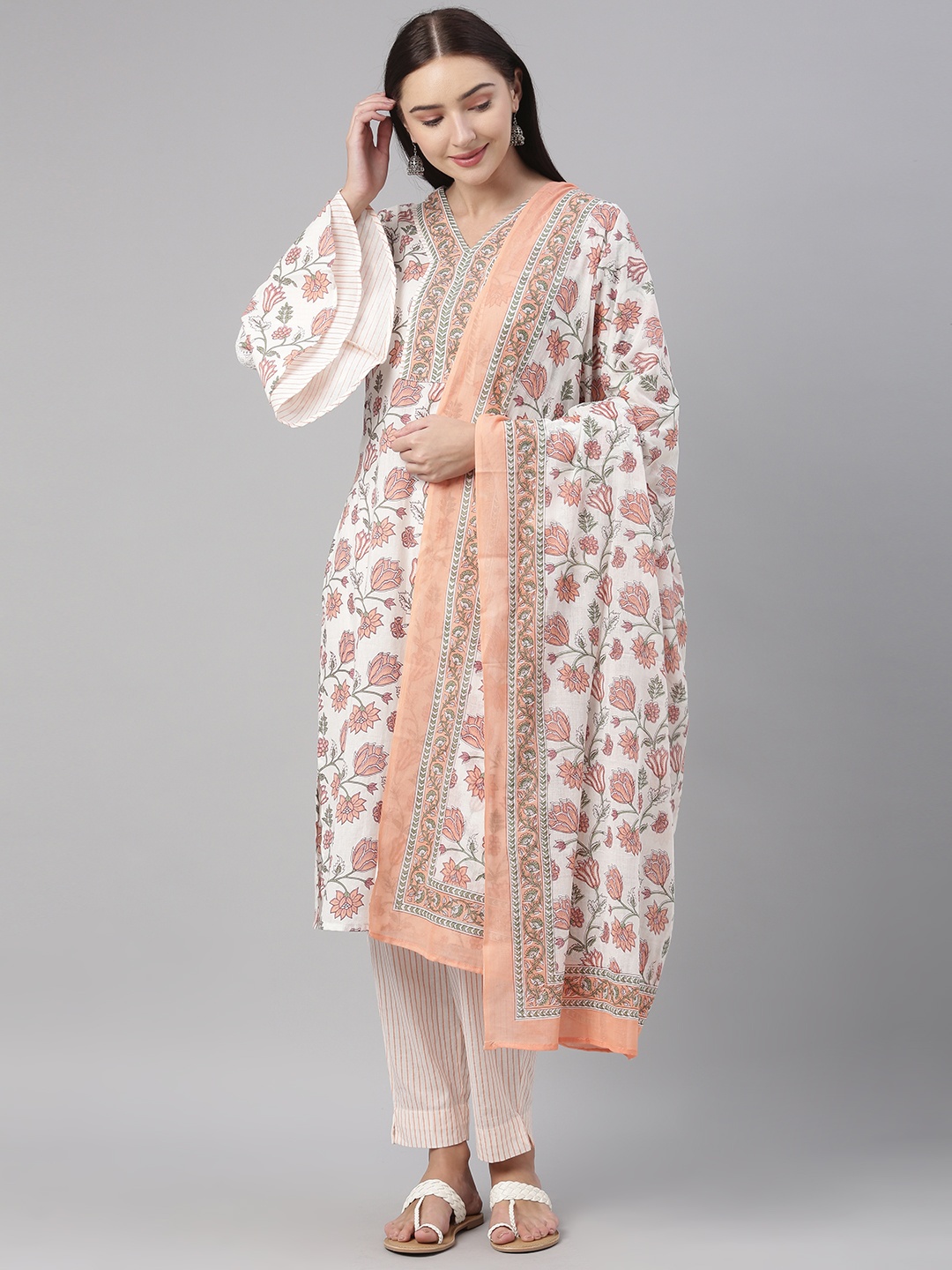 

AHIKA Women White Floral Printed Pure Cotton Kurta with Trousers & With Dupatta