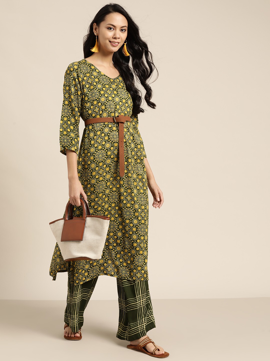 

Sangria Women Green & Yellow Ethnic Motifs Printed Kurta with Palazzos