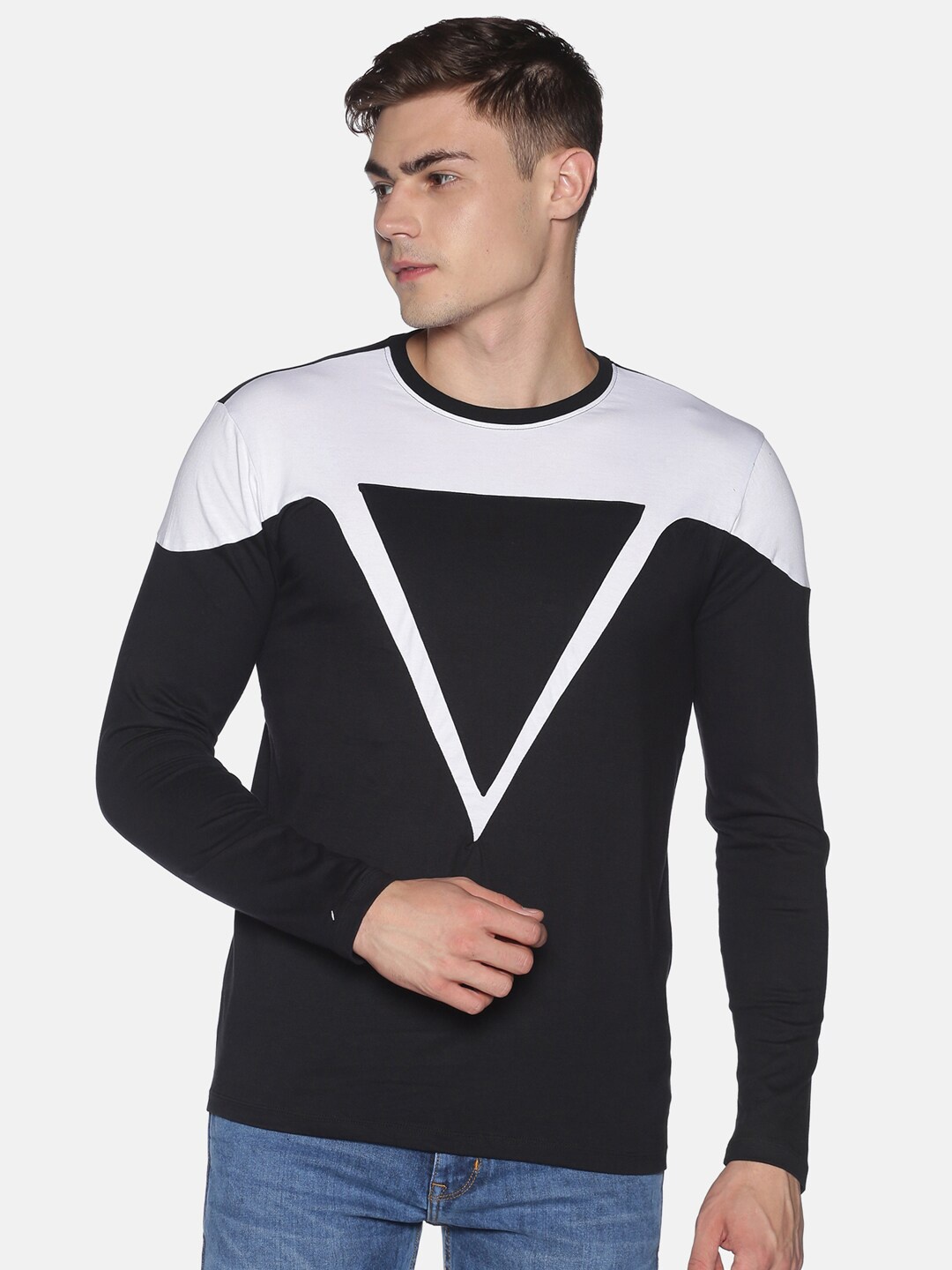 

UrGear Men Black & White Colourblocked Round Neck T-shirt