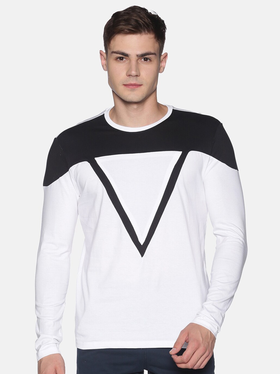 

UrGear Men White & Black Colourblocked Round Neck T-shirt