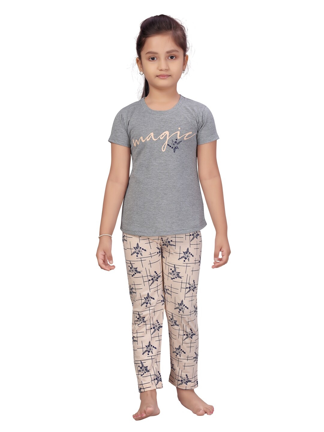 

Aarika Girls Grey & Cream-Coloured Printed Night suit