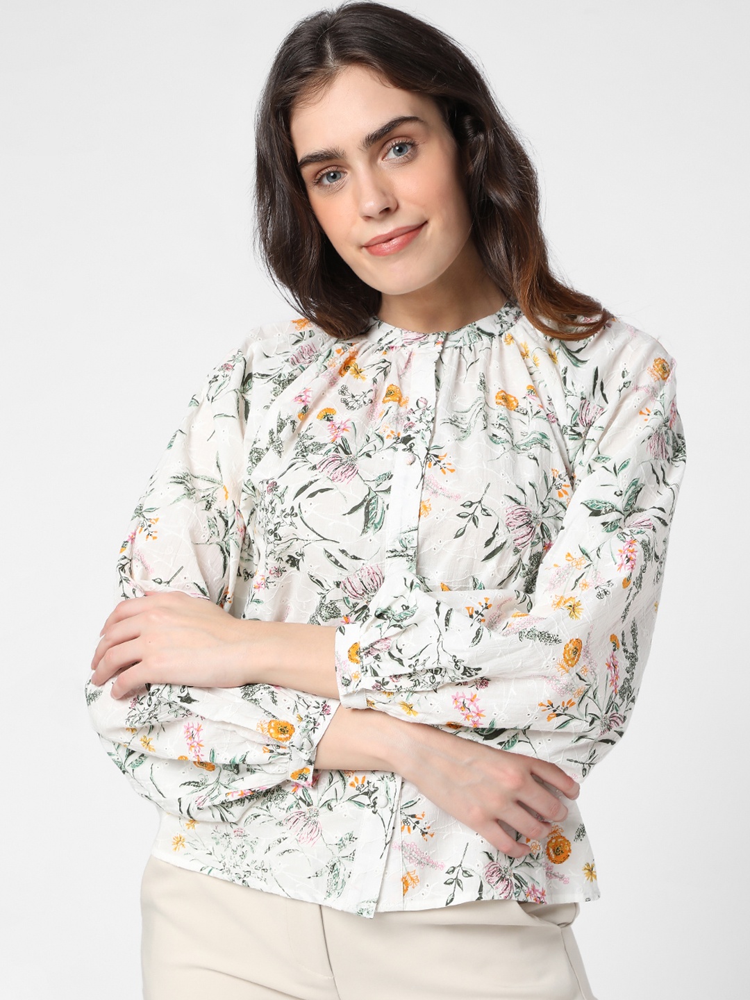 

Vero Moda White & Green Floral Printed Schiffli Blouson Top