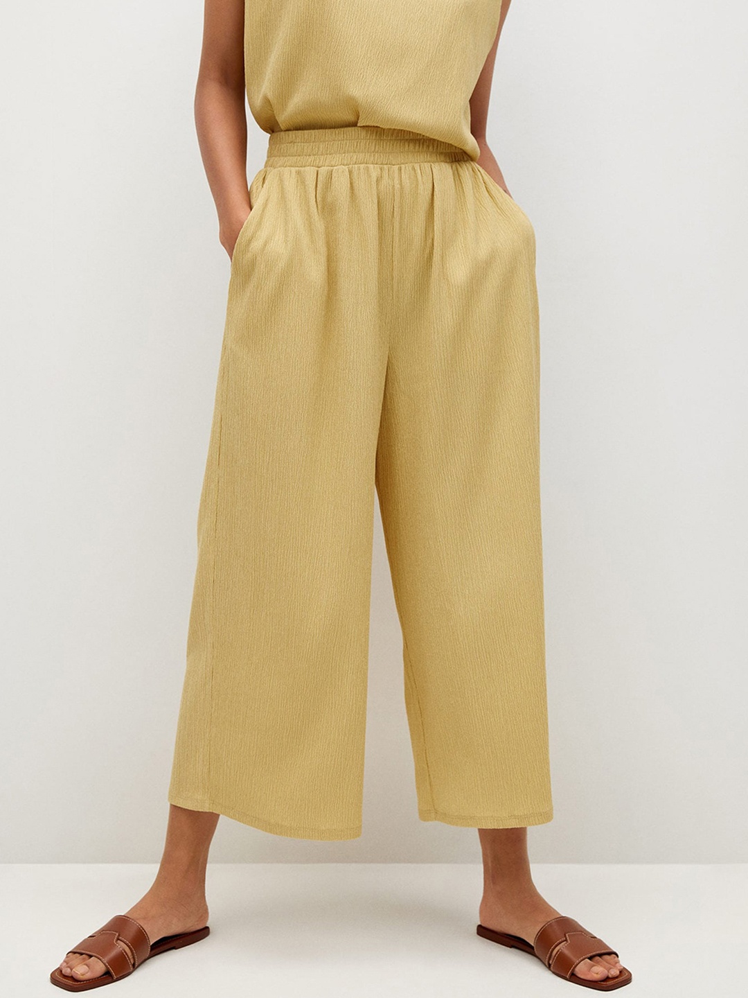 

MANGO Women Beige High-Rise Crinkled Effect Sustainable Solid Cropped Culottes