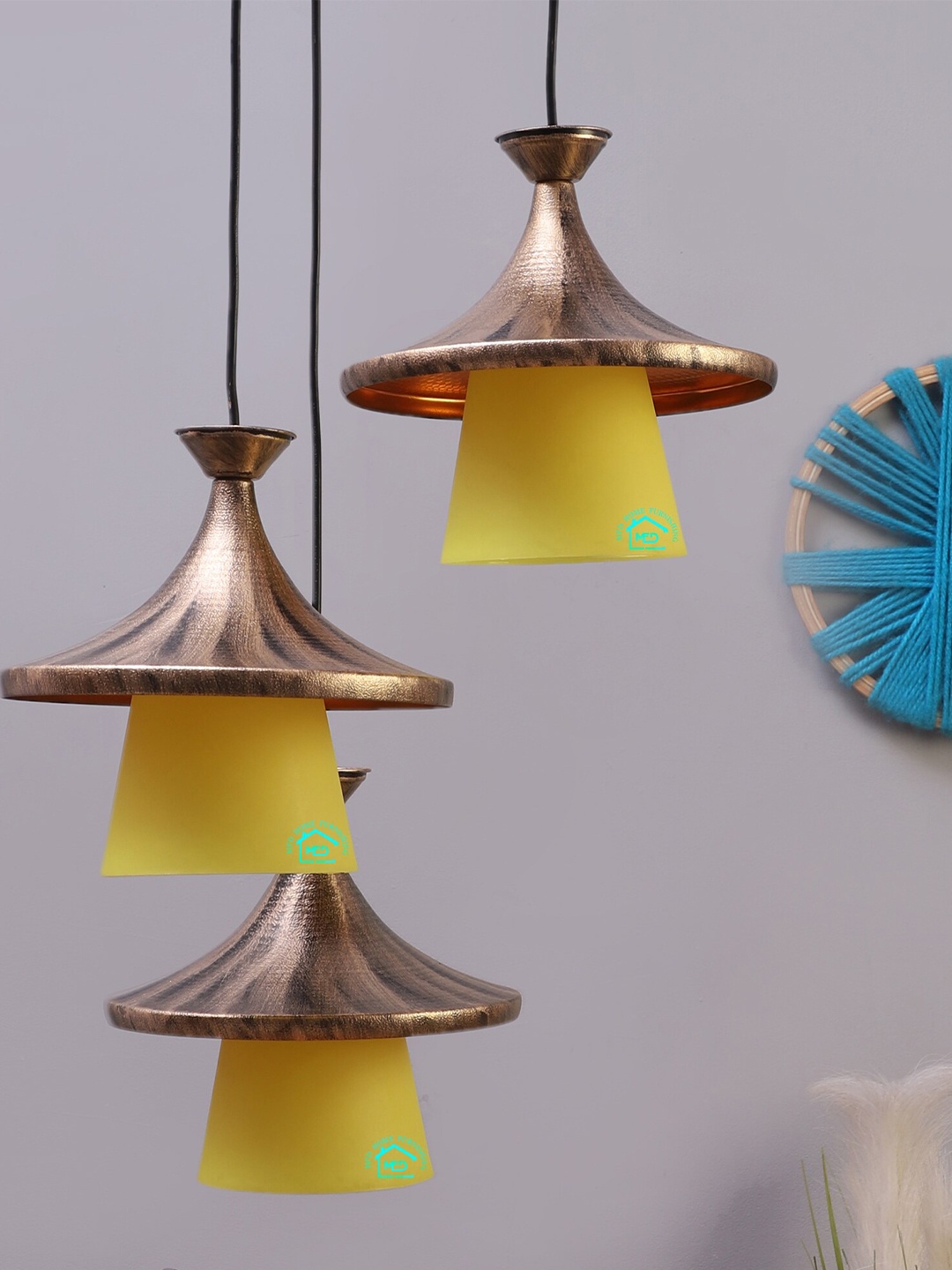 

MFD HOME FURNISHING Brown & Yellow Self Design Quirky Cluster Light