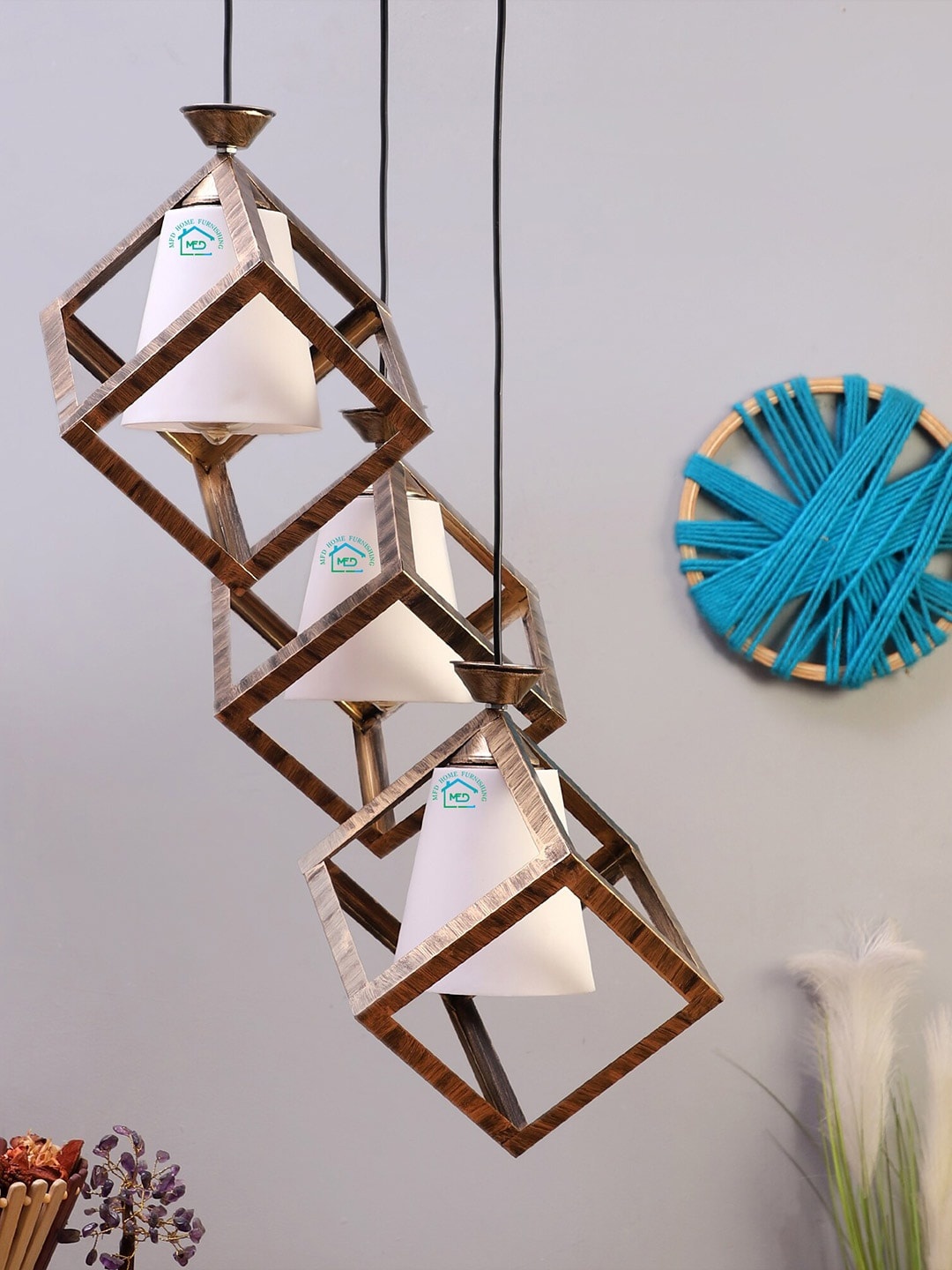 

MFD HOME FURNISHING Brown & White Self Design Quirky Cluster Light
