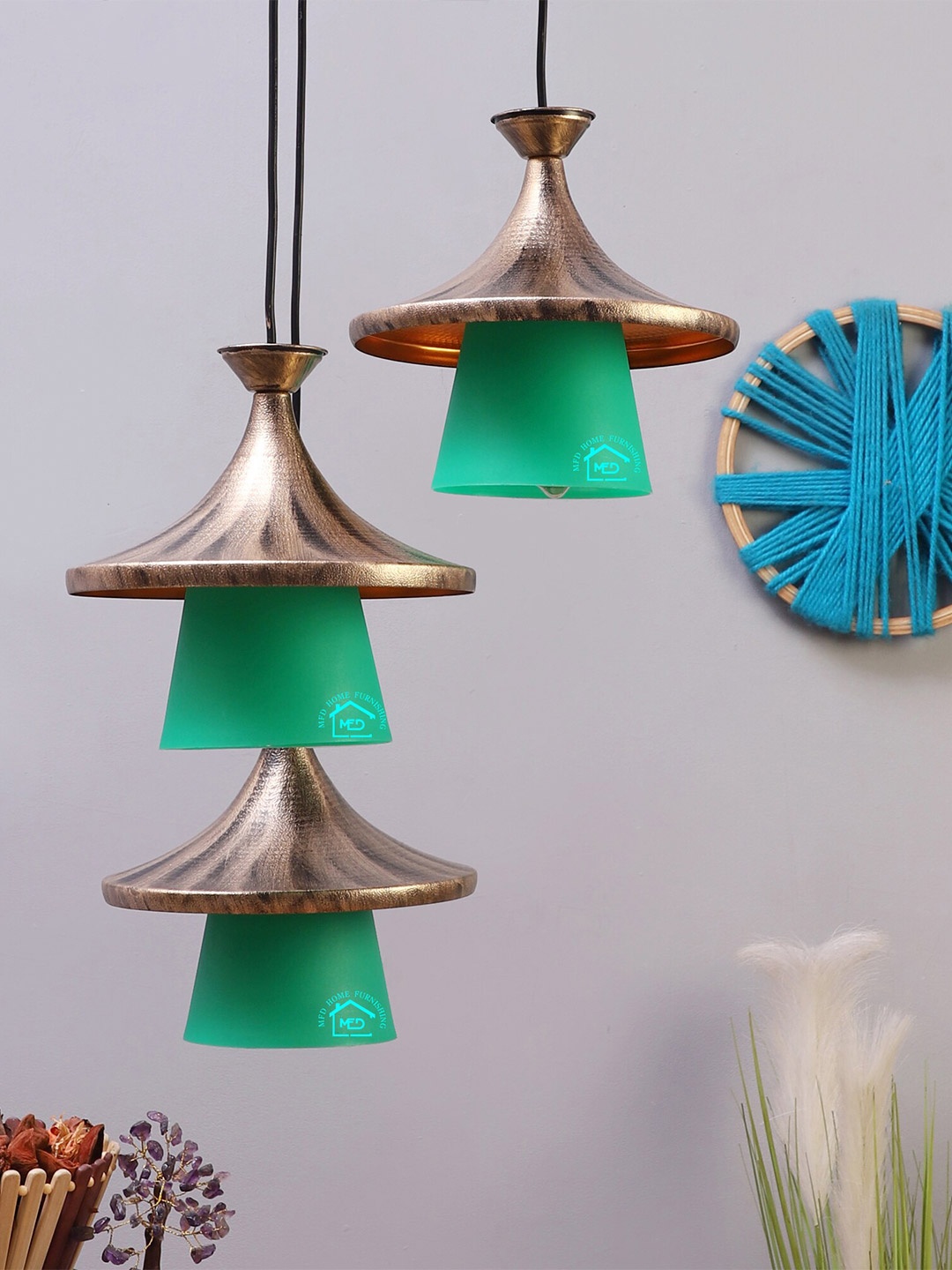 

MFD HOME FURNISHING Bronze-Toned & Green Textured Quirky Cluster Light