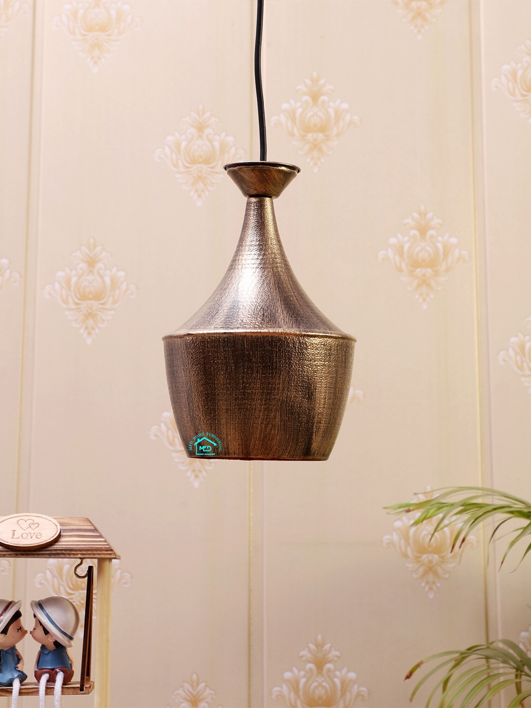 

MFD HOME FURNISHING Gold-Toned & Brown Textured Quirky Hanging Lamp