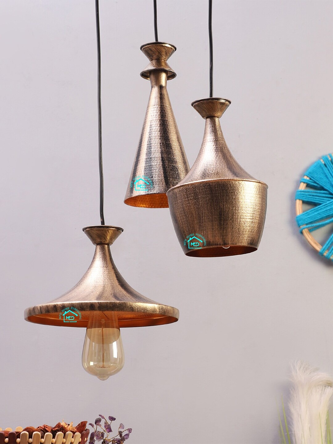 

MFD HOME FURNISHING Gold-Toned & Yellow Textured Quirky Cluster Light