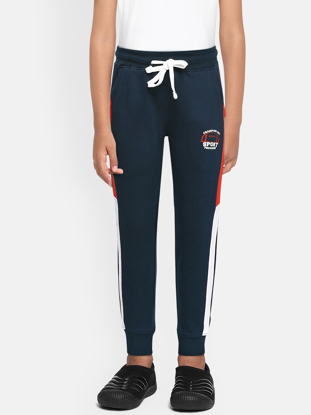 

Provogue Boys Navy Blue & Red Printed Relaxed Fit Pure Cotton Colourblocked Joggers