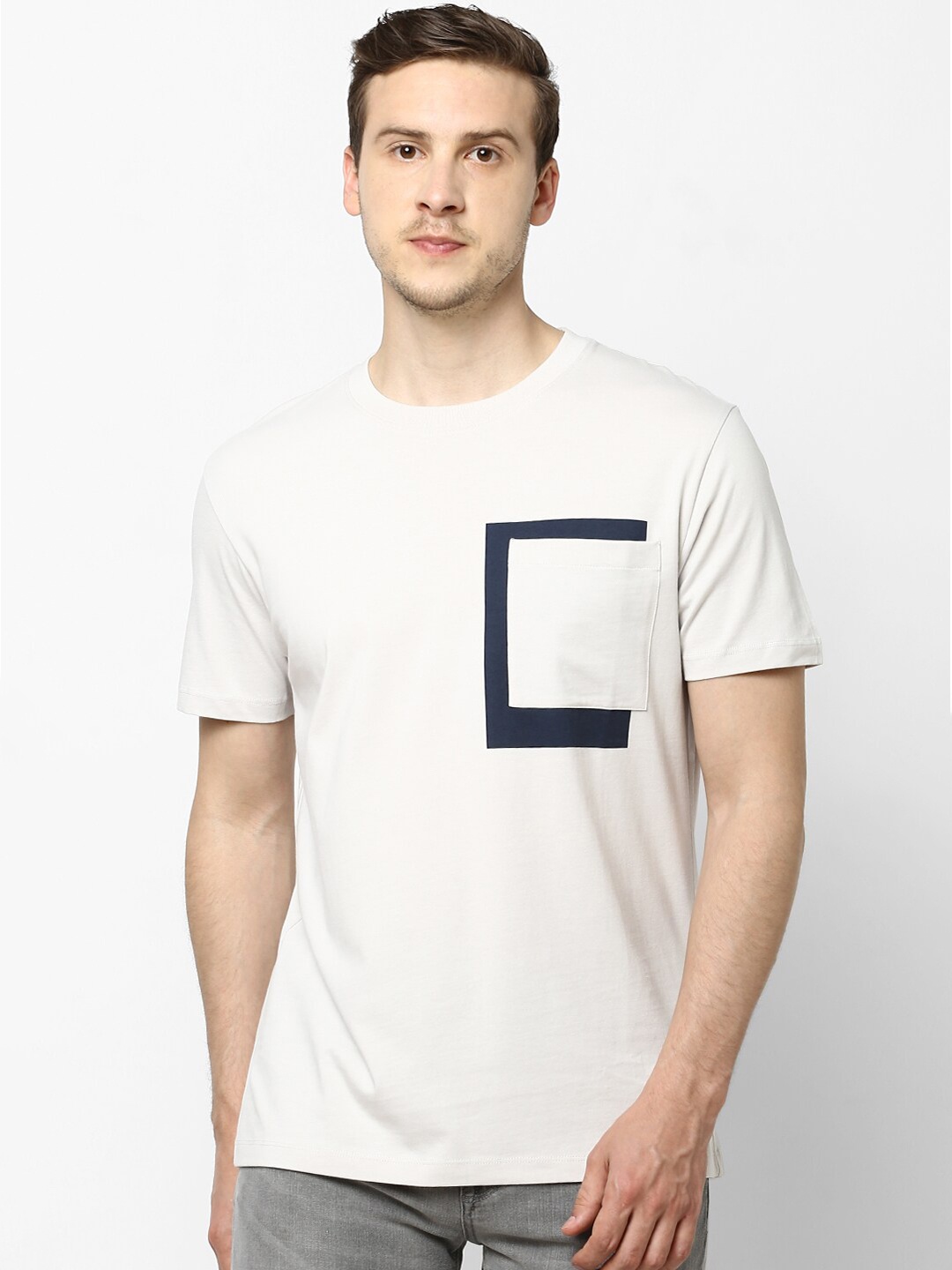 

Celio Men White Solid Round Neck T-shirt