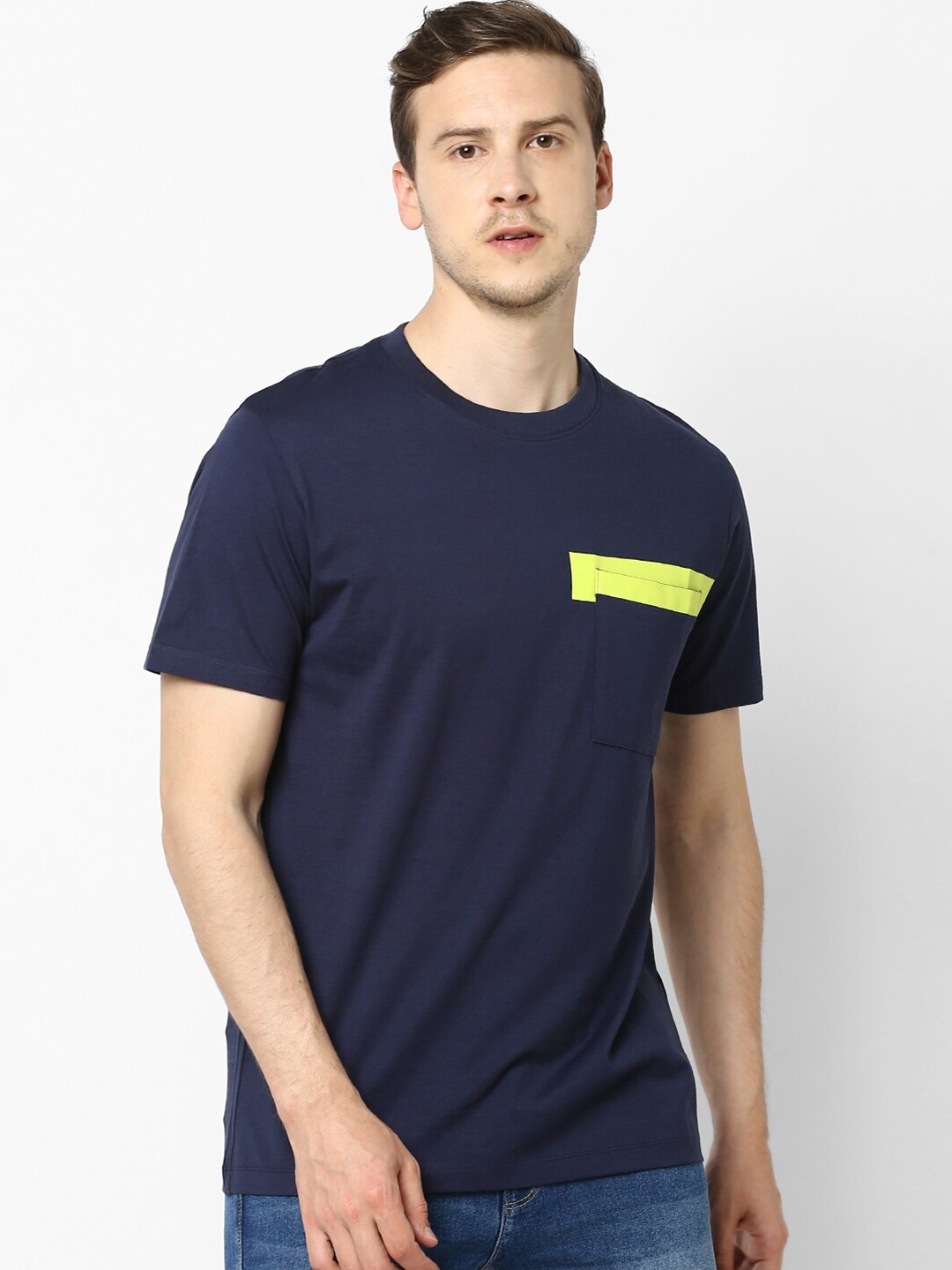 

Celio Men Navy Blue Solid Round Neck T-shirt