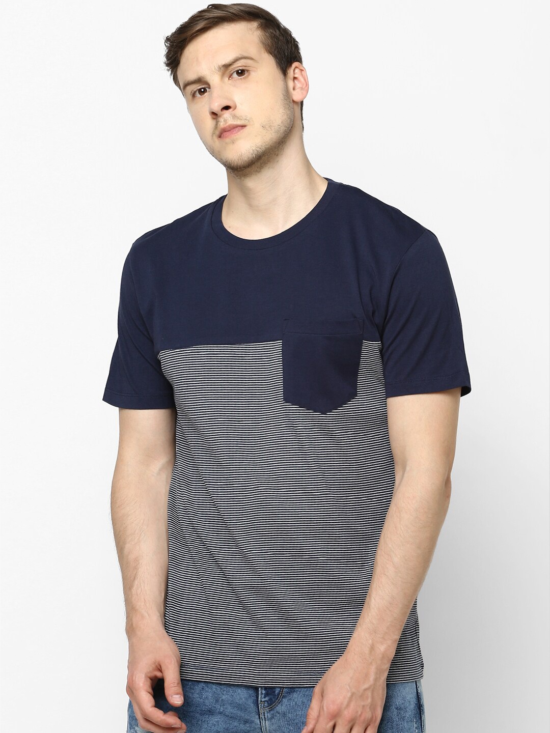 

Celio Men Navy Blue Colourblocked Round Neck T-shirt