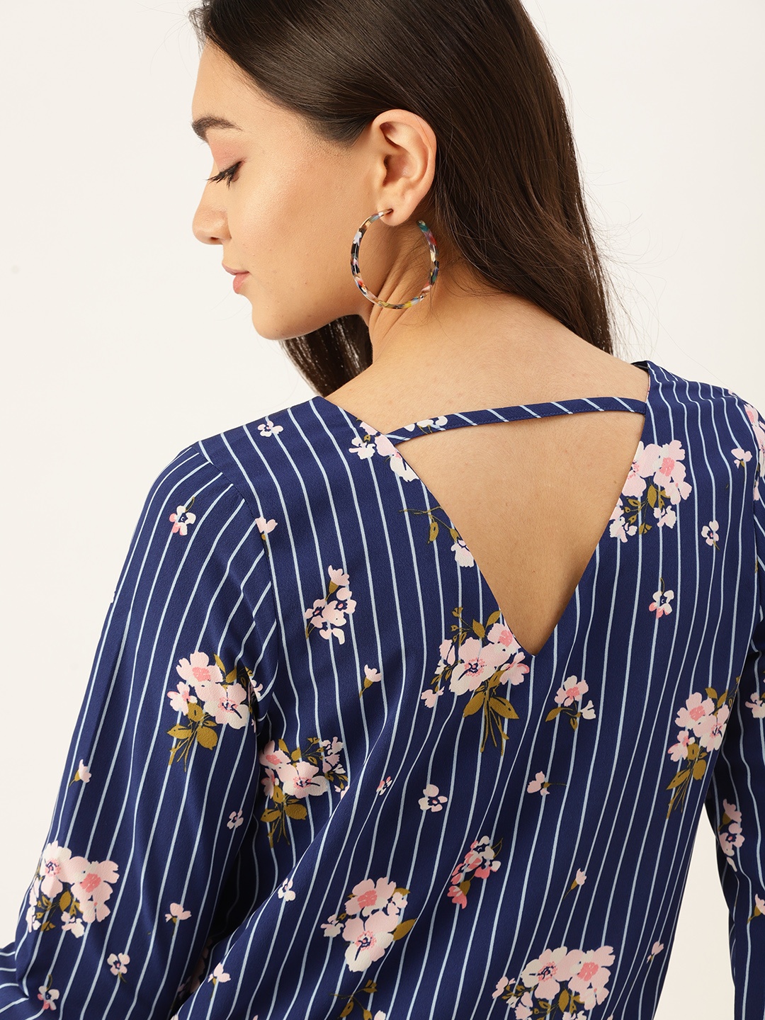

DressBerry Blue & Pink Floral Print Styled Back Top
