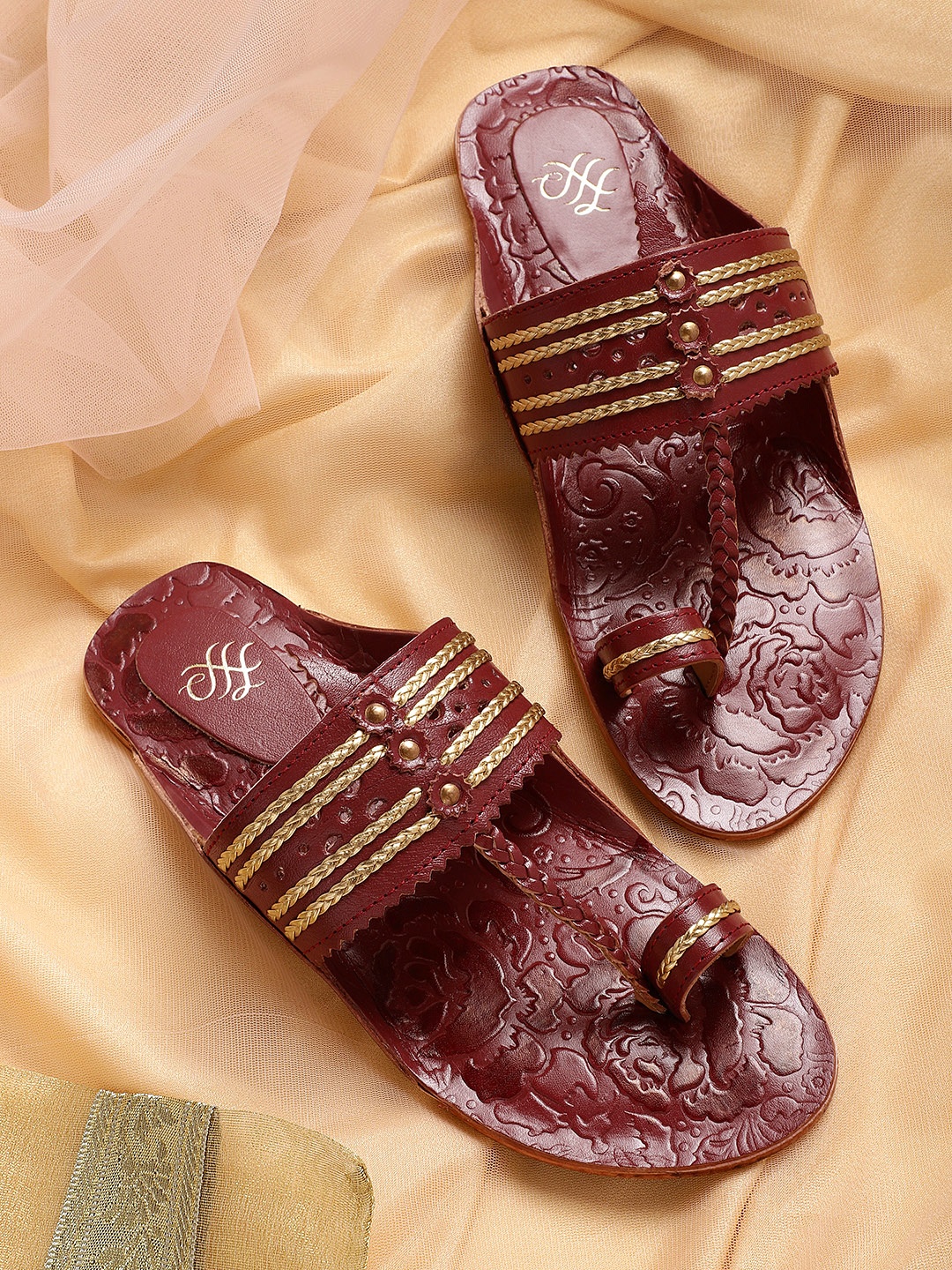 

House of Pataudi Women Maroon Embellished Handcrafted One Toe Flats