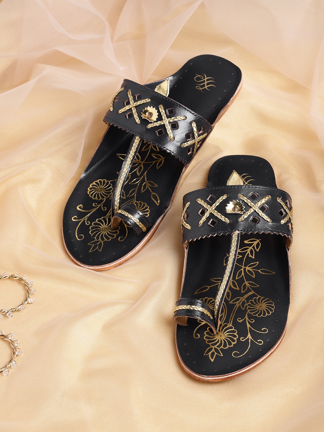 

House of Pataudi Women Navy Blue Laser Cut Handcrafted One Toe Flats
