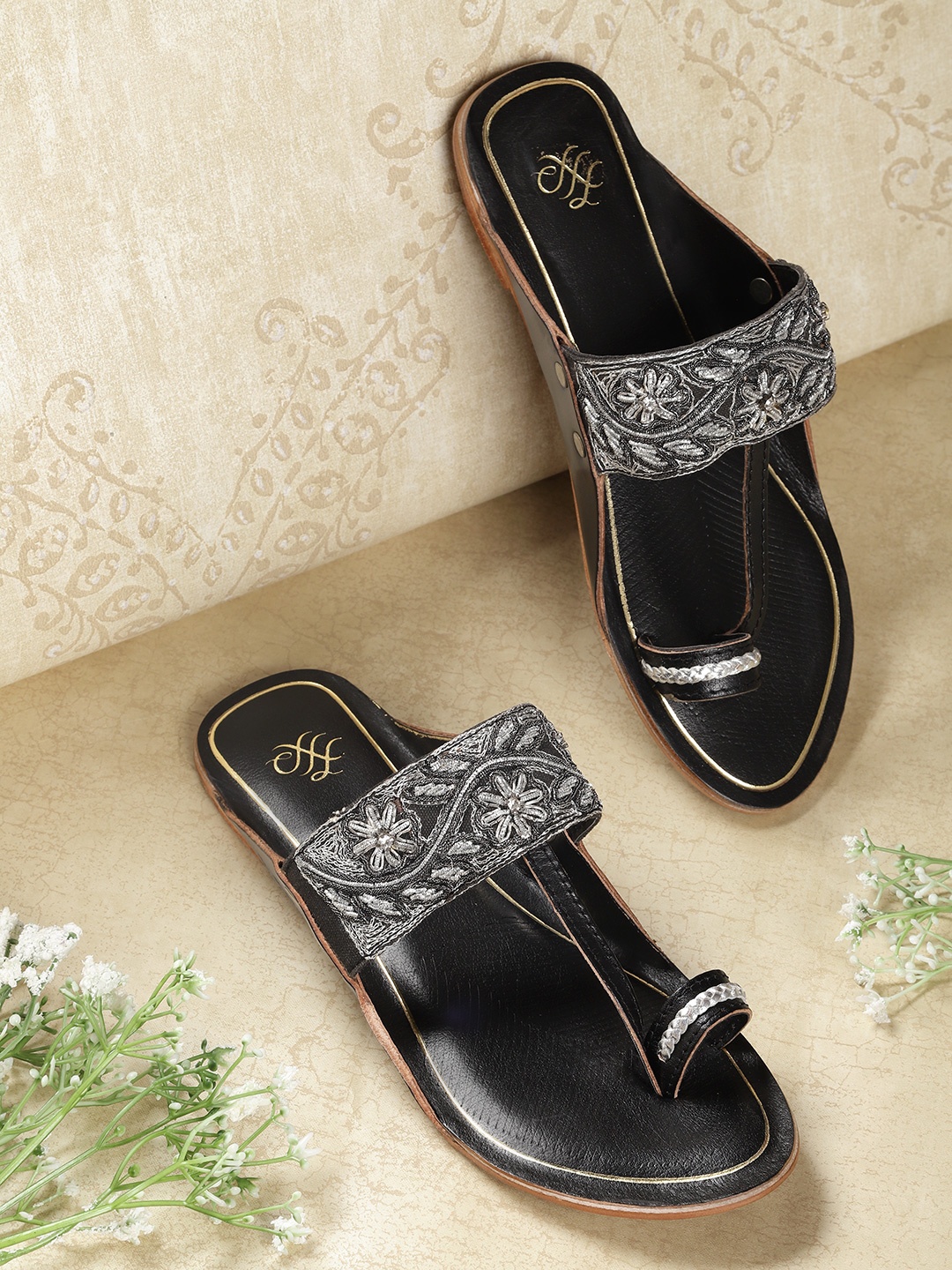 

House of Pataudi Women Black & Silver-Toned Embellished Handcrafted One Toe Flats