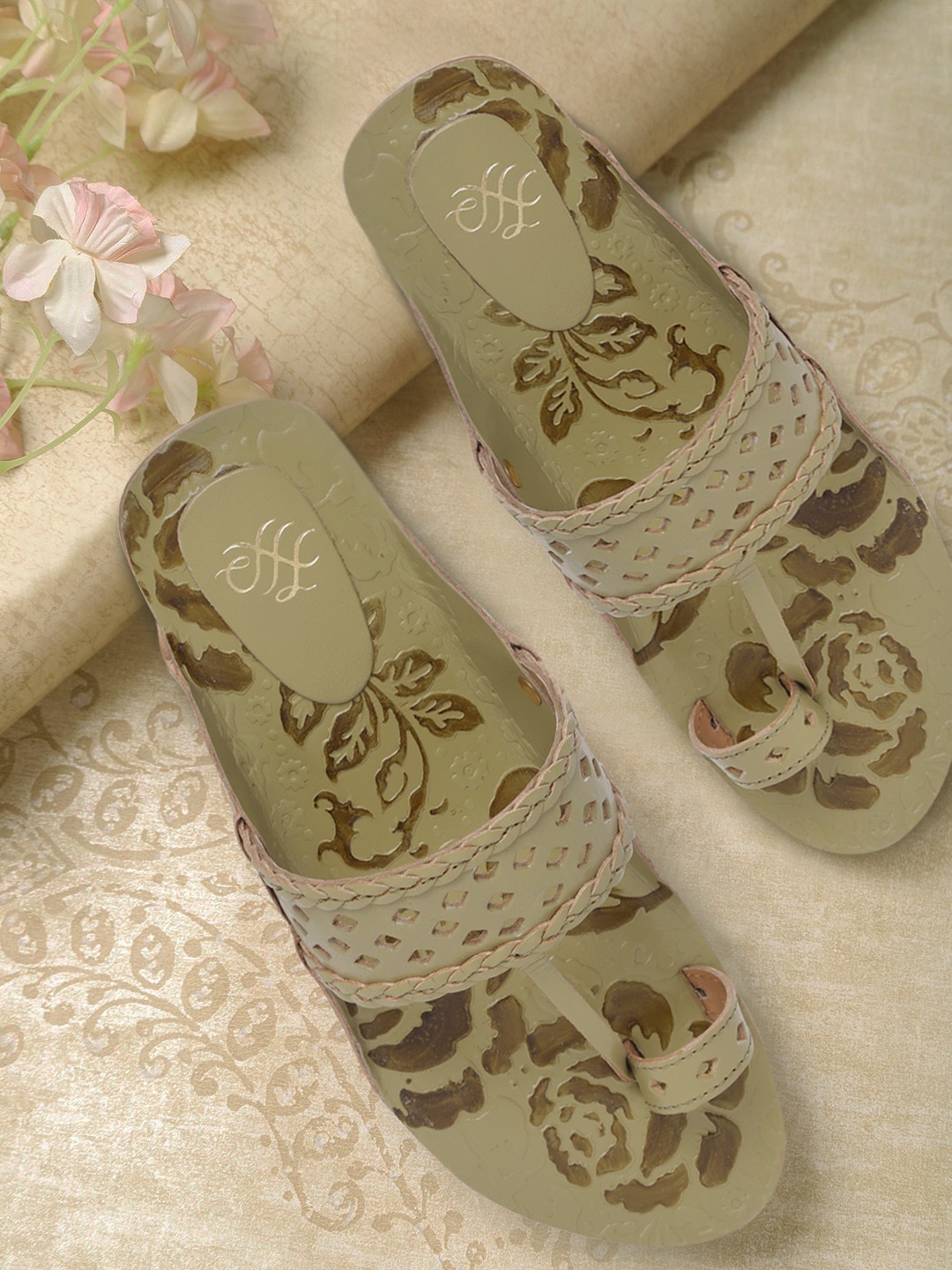 

House of Pataudi Women Green Laser Cut Handcrafted One Toe Flats