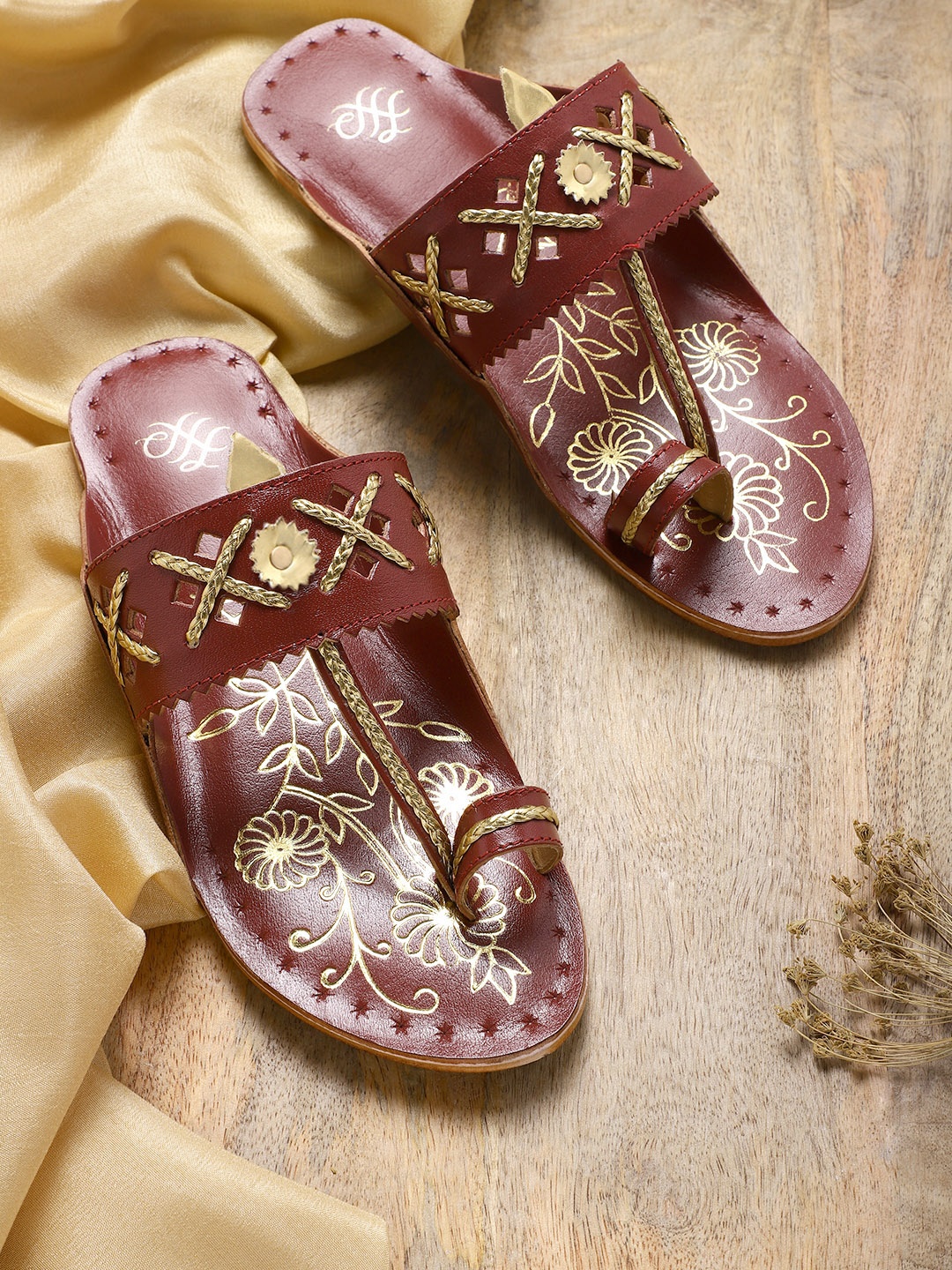 

House of Pataudi Women Maroon Embellished One Toe Flats