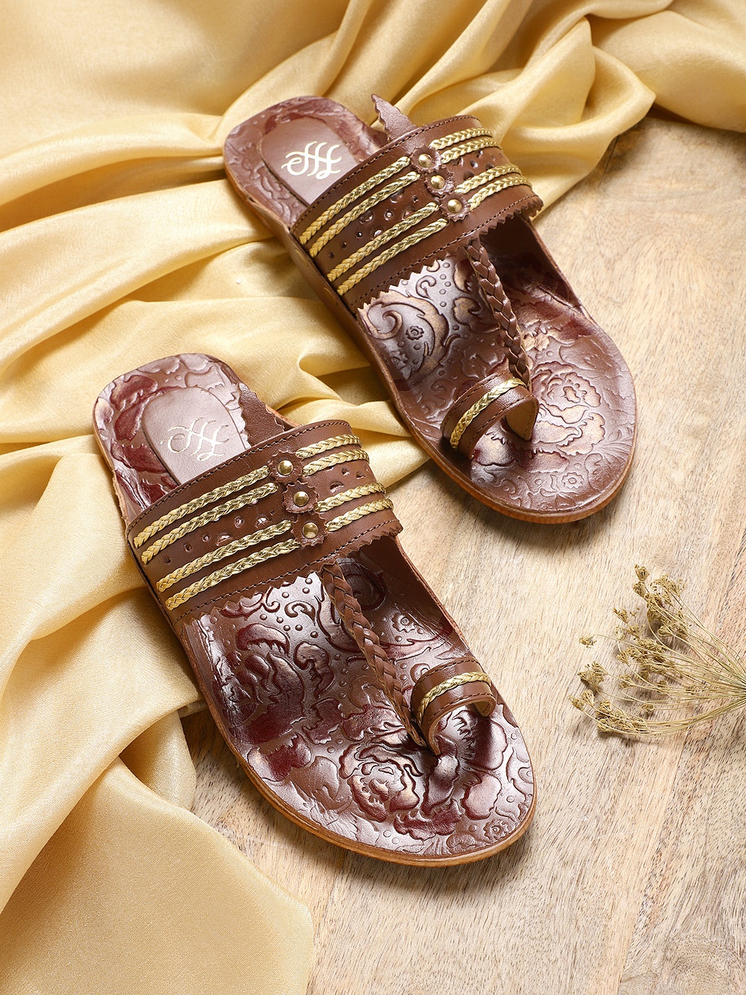 

House of Pataudi Women Tan Brown Handcrafted Ethnic One Toe Flats