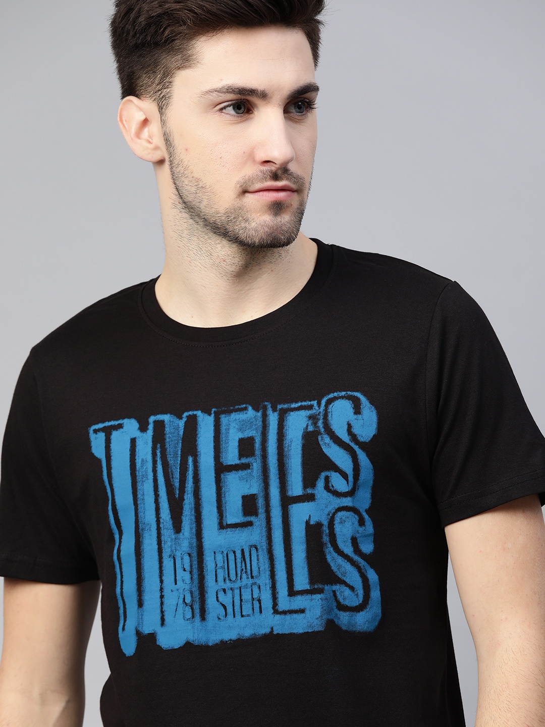 

Roadster Men Black Blue Typography Printed Pure Cotton T-shirt