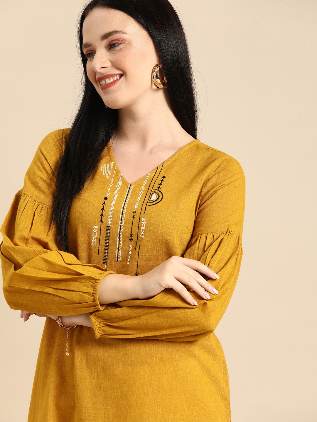 

Anouk Women Mustard Yellow & White Geometric Yoke Design Thread Work Kurta