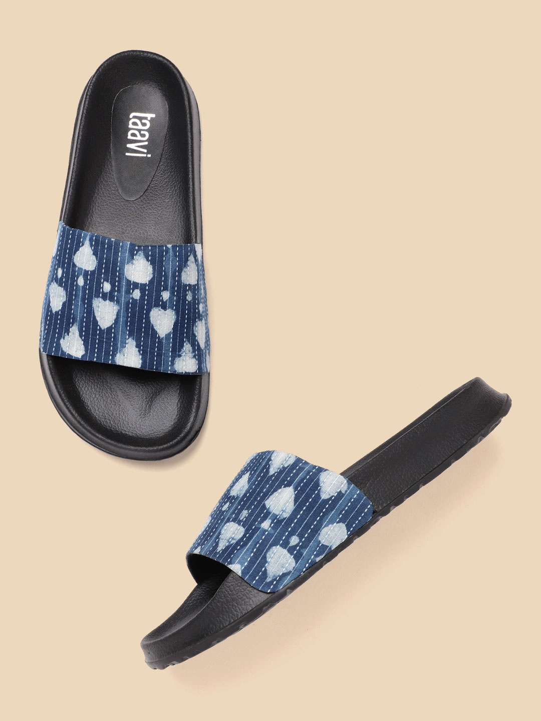 

Taavi Women Navy Blue & White Printed Handcrafted Open Toe Flats