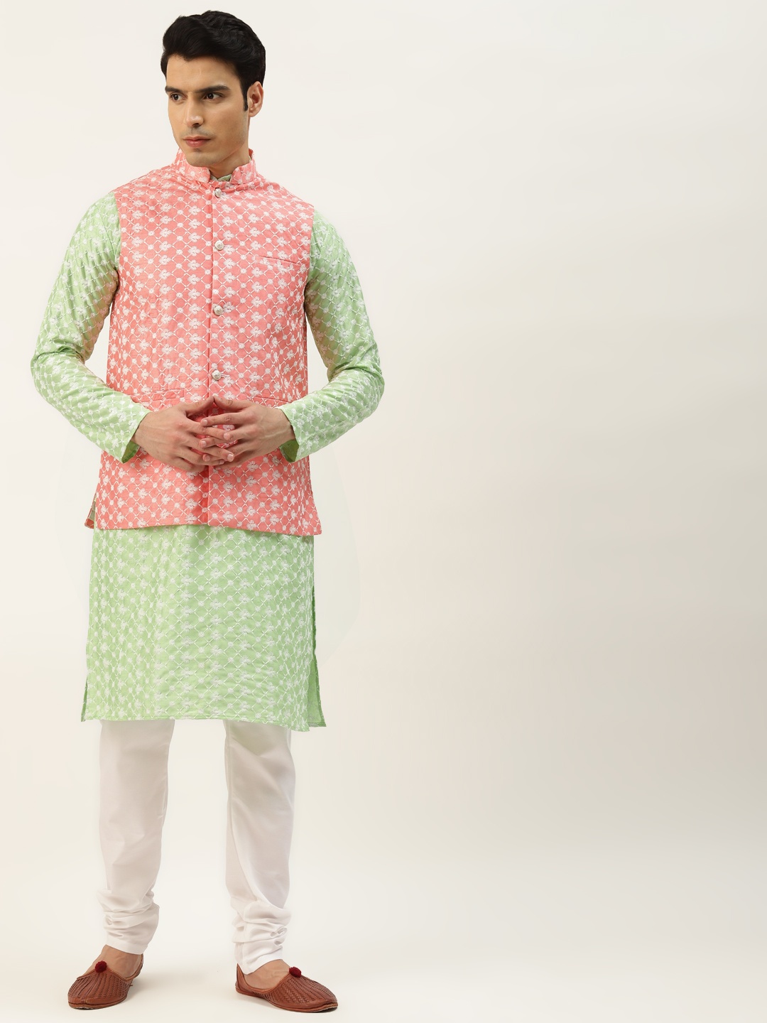 

SOJANYA Men Green & White Embroidered Thread Work Kurta with Churidar & Nehru Jacket