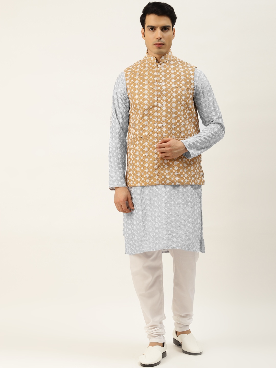 

SOJANYA Men Grey Chikankari Embroidered Kurta with Churidar & Nehru Jacket