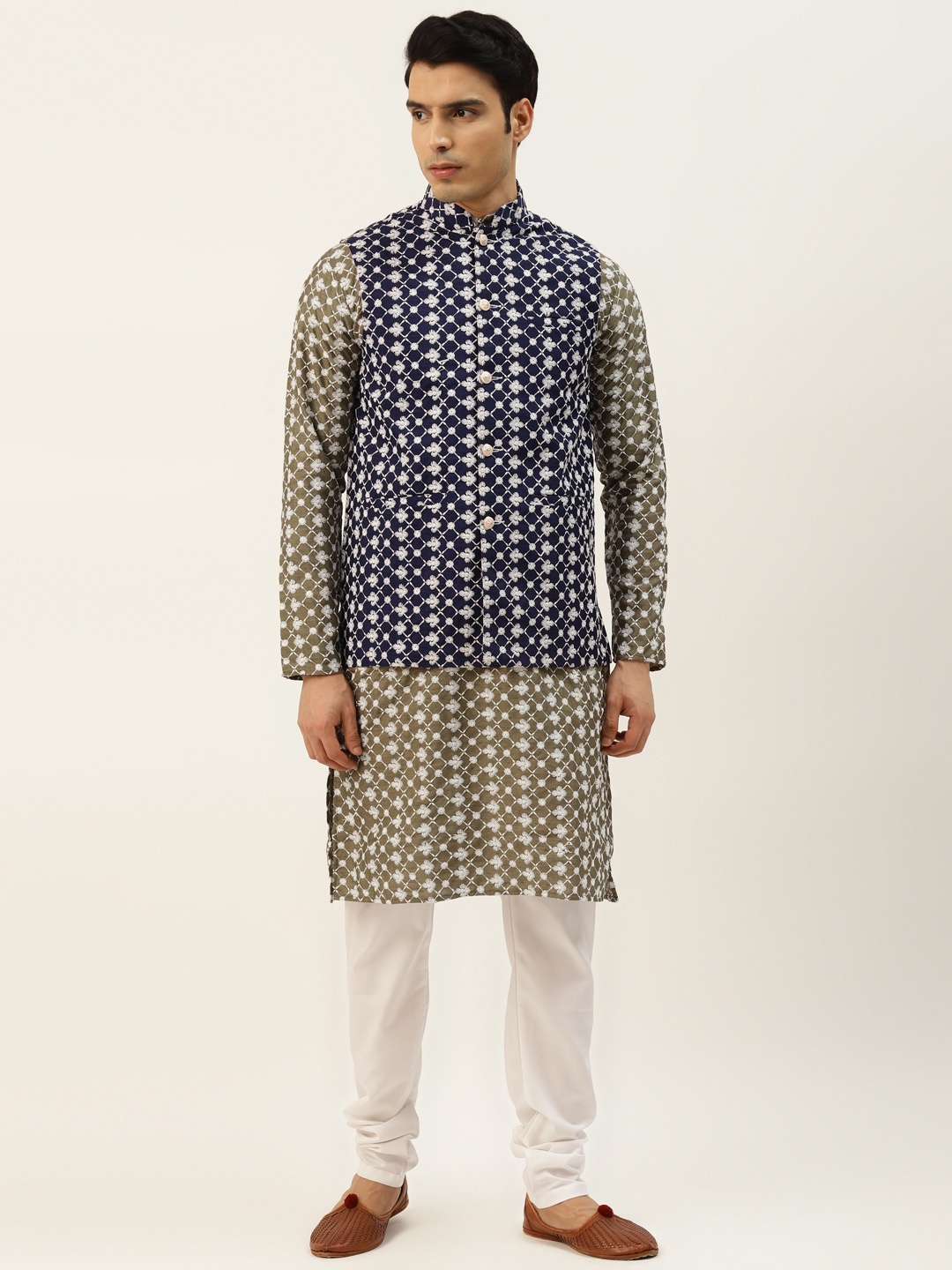 

SOJANYA Men Olive Ethnic Motifs Embroidered Thread Work Kurta with Churidar