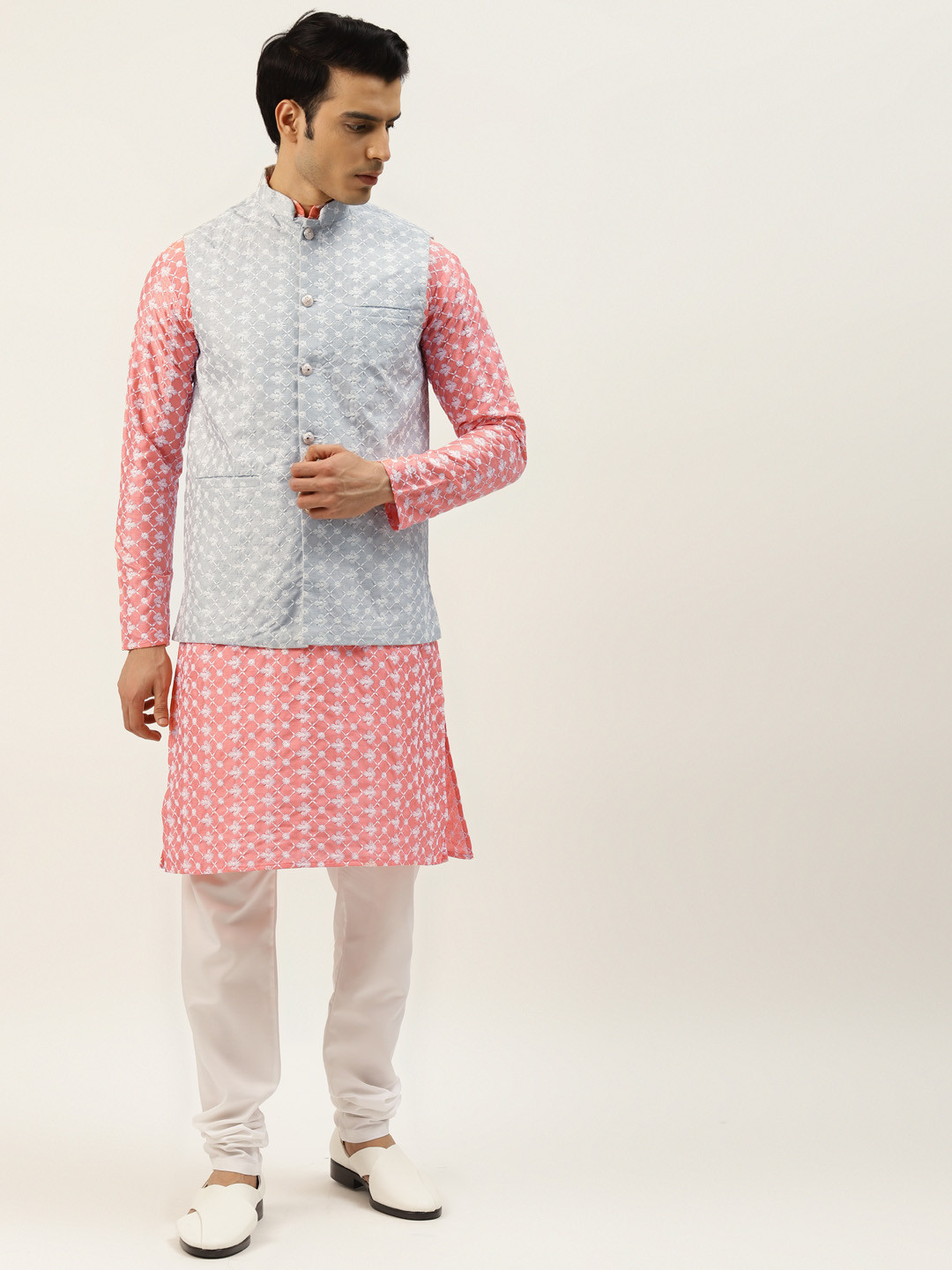 

SOJANYA Men Pink & White Embroidered Thread Work Kurta with Churidar & Nehru Jacket