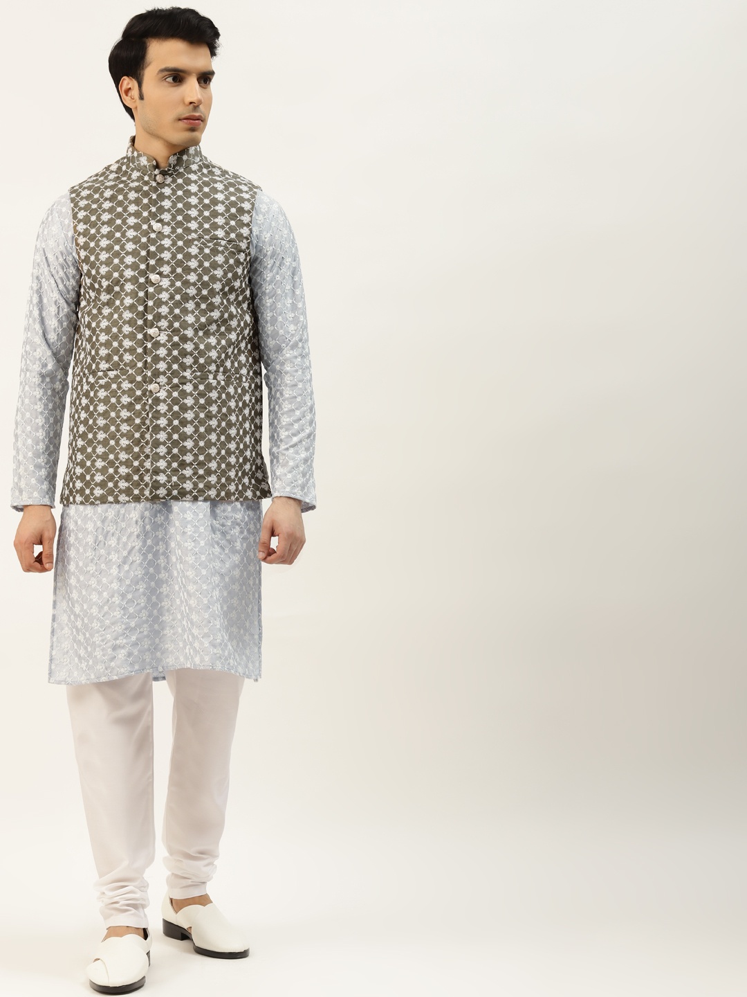 

SOJANYA Men Grey Chikankari Embroidered Kurta with Churidar & Nehru Jacket