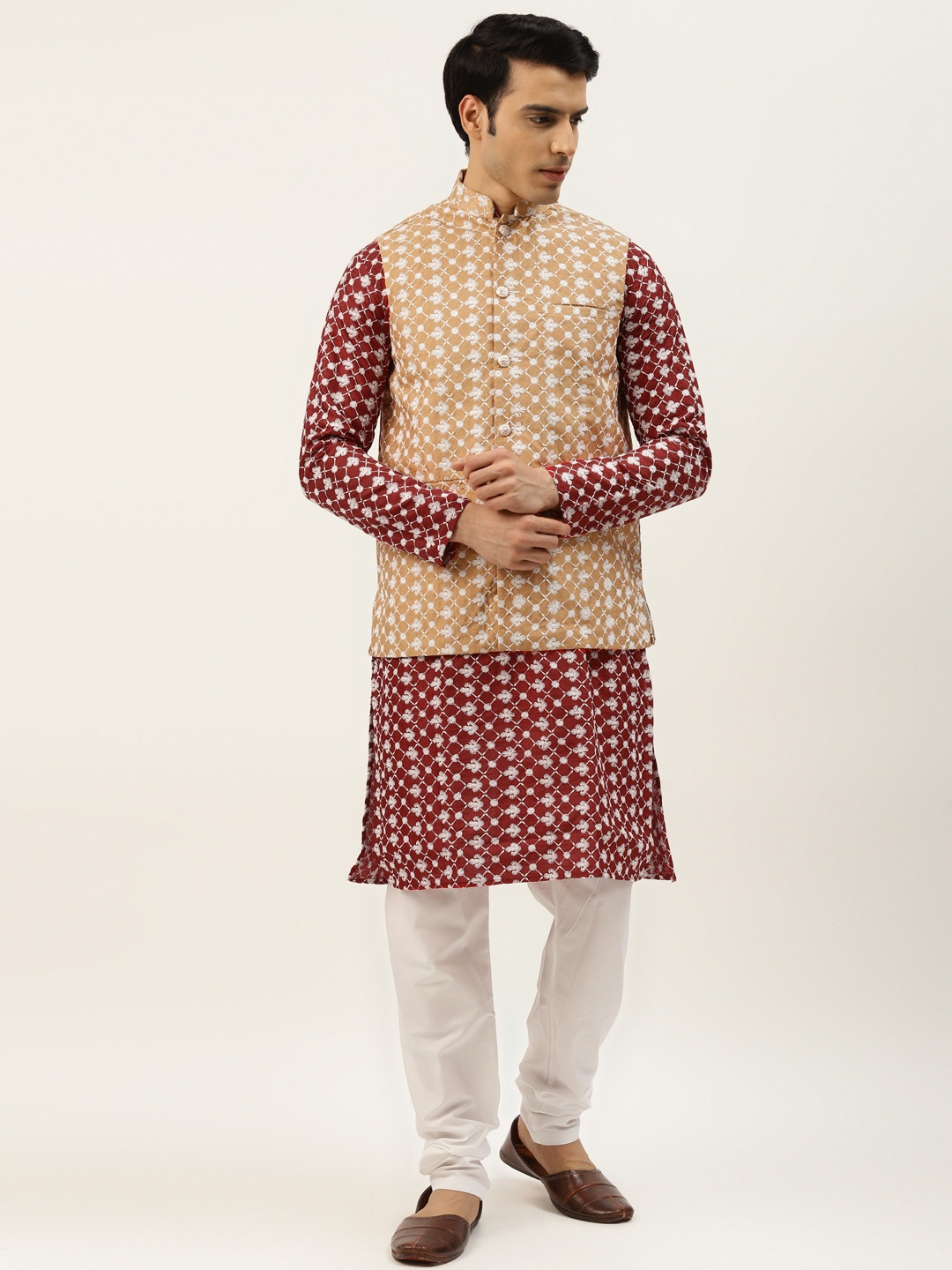 

SOJANYA Men Maroon Ethnic Motifs Embroidered Thread Work Kurta with Churidar