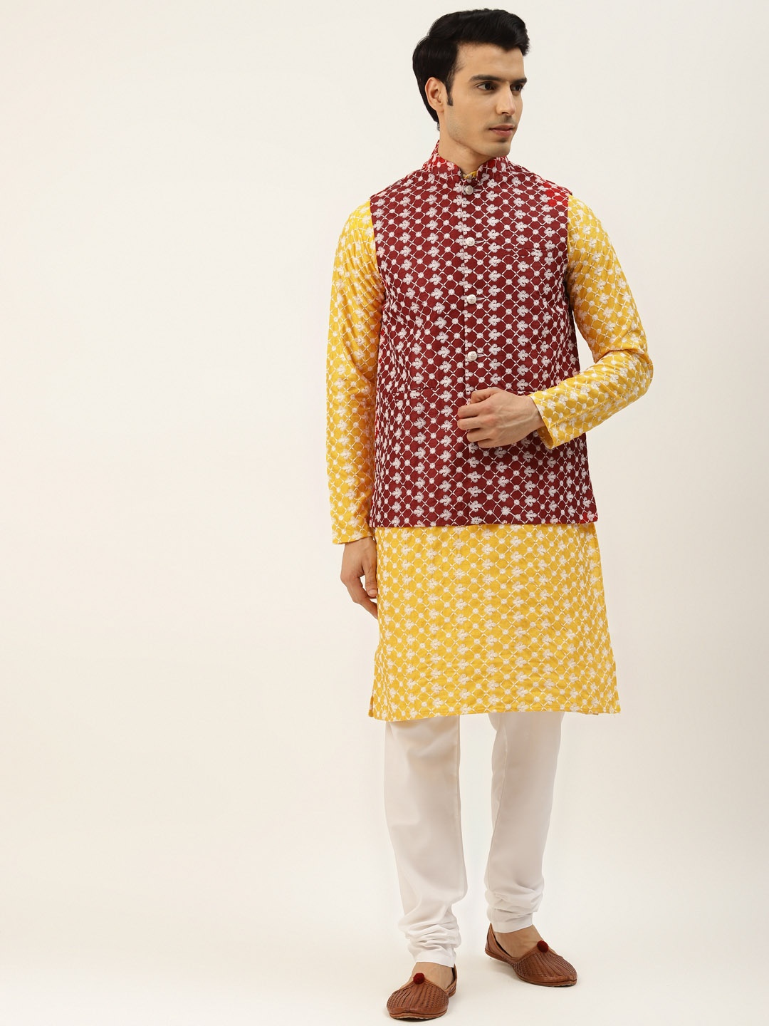 

SOJANYA Men Yellow & White Embroidered Thread Work Kurta with Churidar & Nehru Jacket