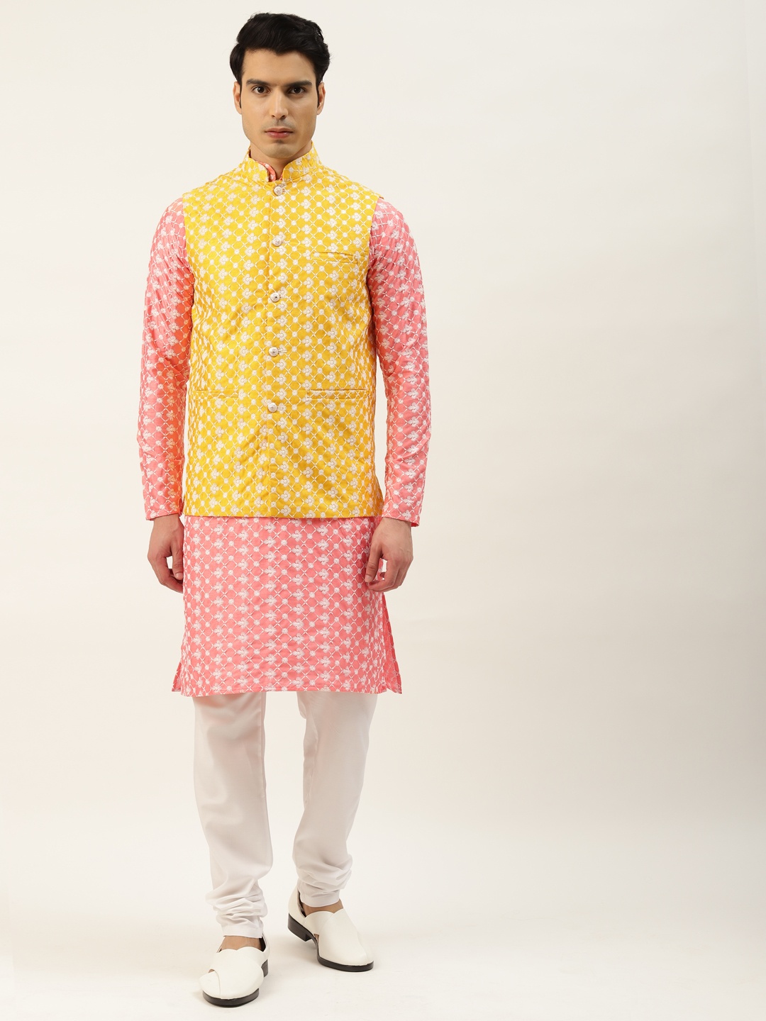 

SOJANYA Men Pink & White Embroidered Thread Work Kurta with Churidar & Nehru Jacket