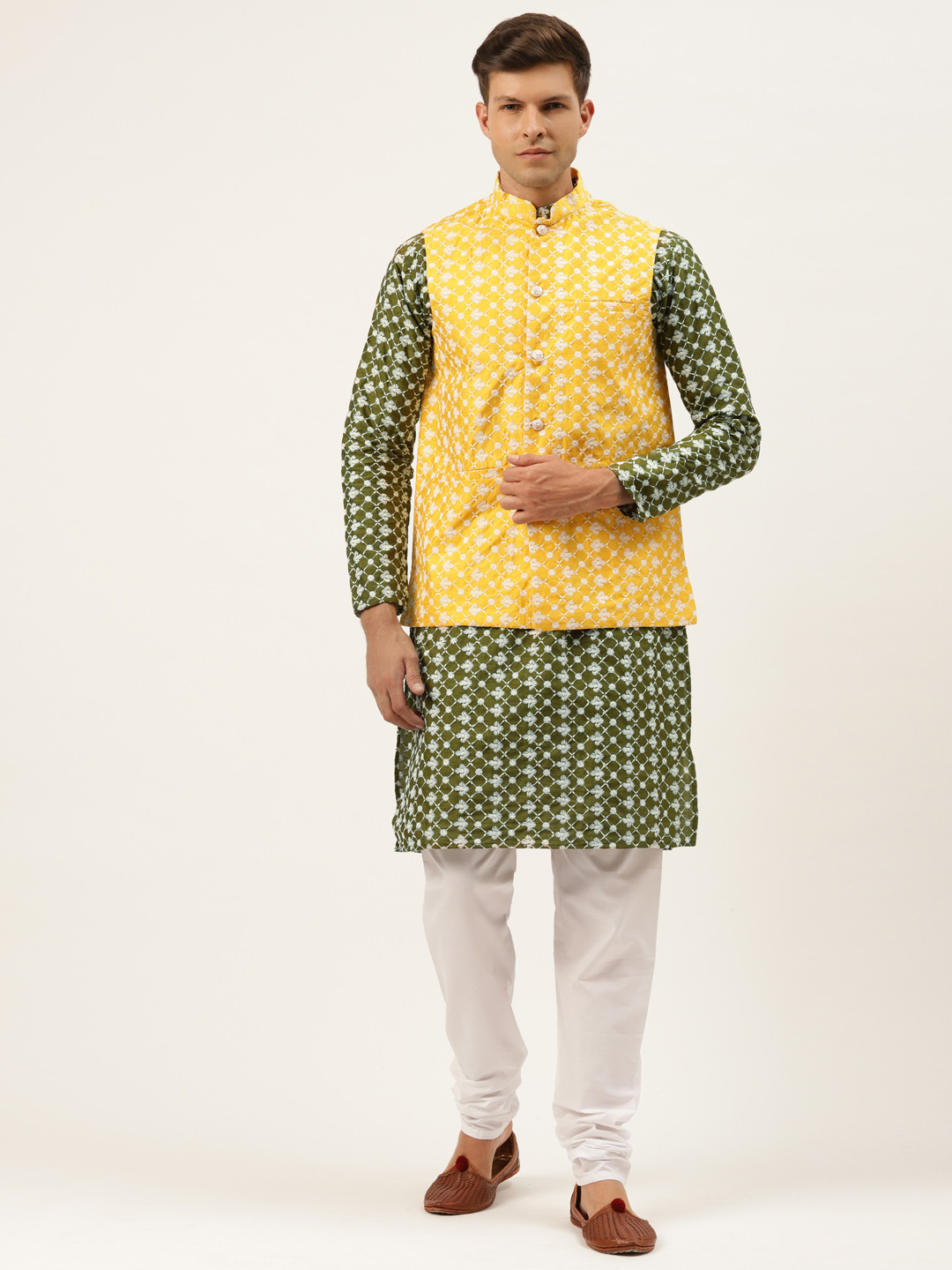 

SOJANYA Men Green Ethnic Motifs Embroidered Thread Work Kurta with Churidar