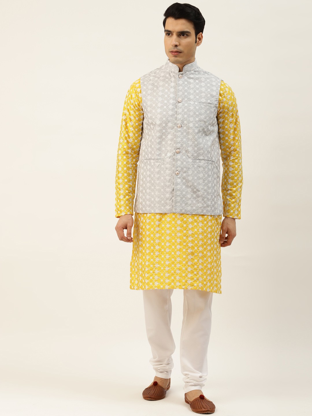 

SOJANYA Men Yellow & White Embroidered Thread Work Kurta with Churidar & Nehru Jacket