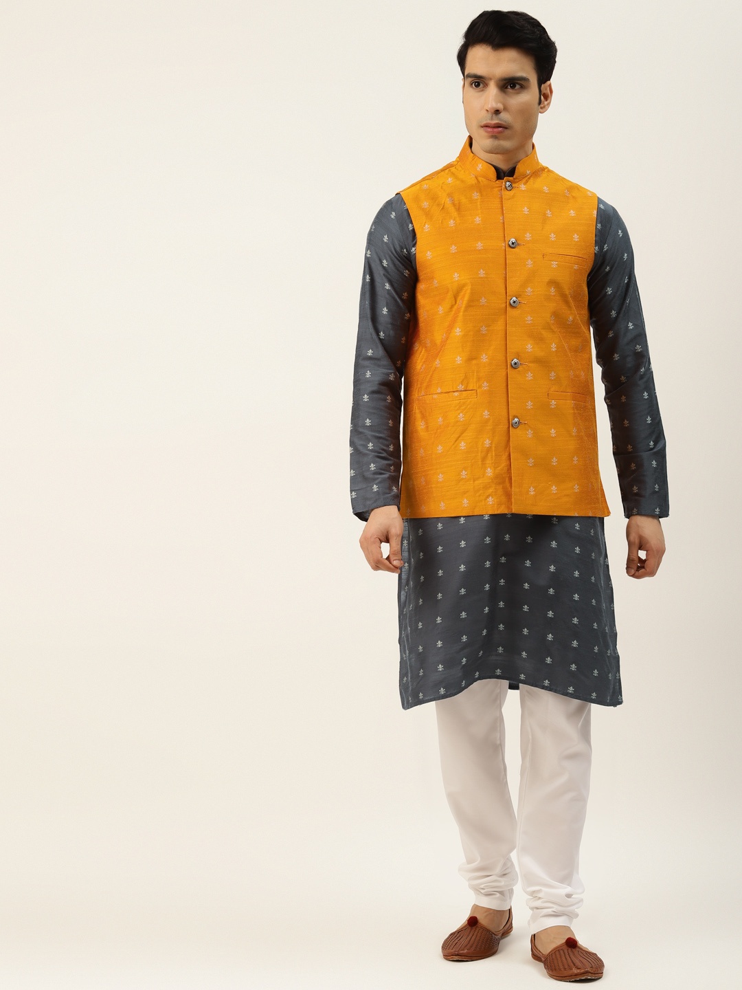 

SOJANYA Men Charcoal Grey & Off-Whtie Ethnic Motifs Kurta with Churidar & Nehru Jacket