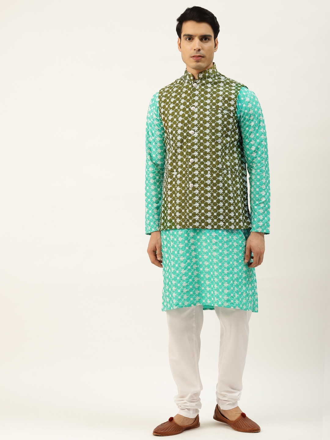 

SOJANYA Men Blue Chikankari Embroidered Kurta with Churidar & Nehru Jacket