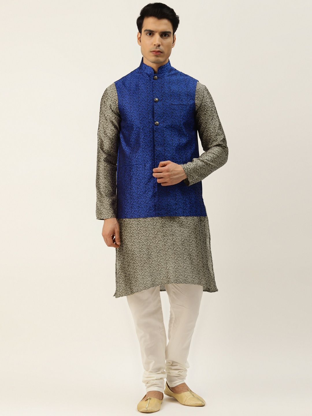 

SOJANYA Men Grey & White Ethnic Motifs Woven Design Kurta with Churidar & Nehru Jacket