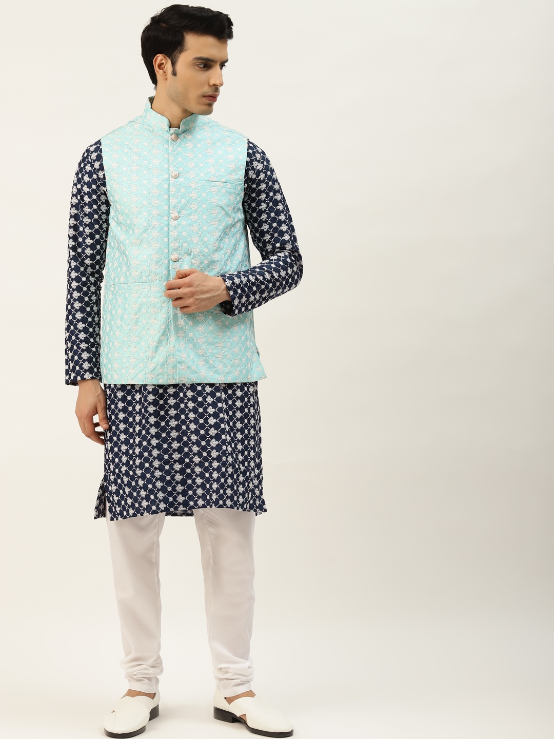 

SOJANYA Men Navy Chikankari Embroidered Kurta with Churidar & Nehru Jacket, Navy blue