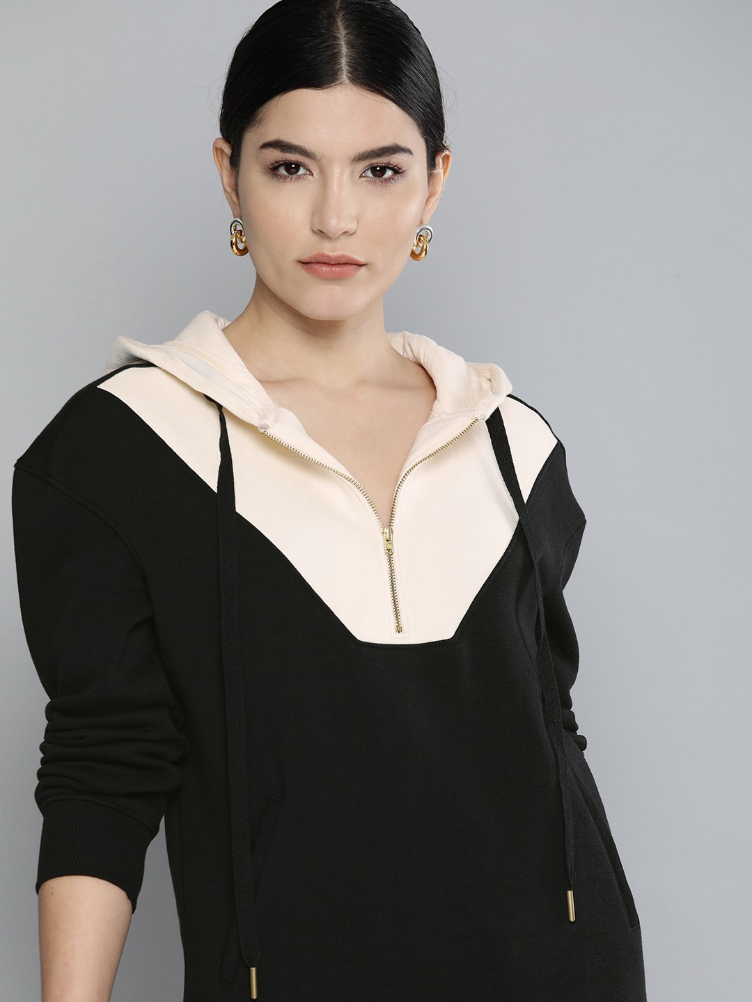 

Chemistry Women Black Colourblocked Hooded Sweatshirt